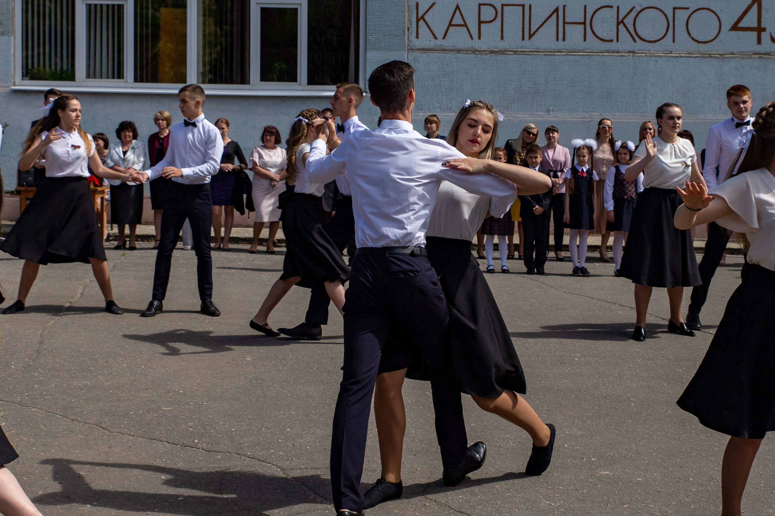 Школьная фото и видеосъёмка. Свадебный фотограф Марина Суворова и видеооператор Олег Петров