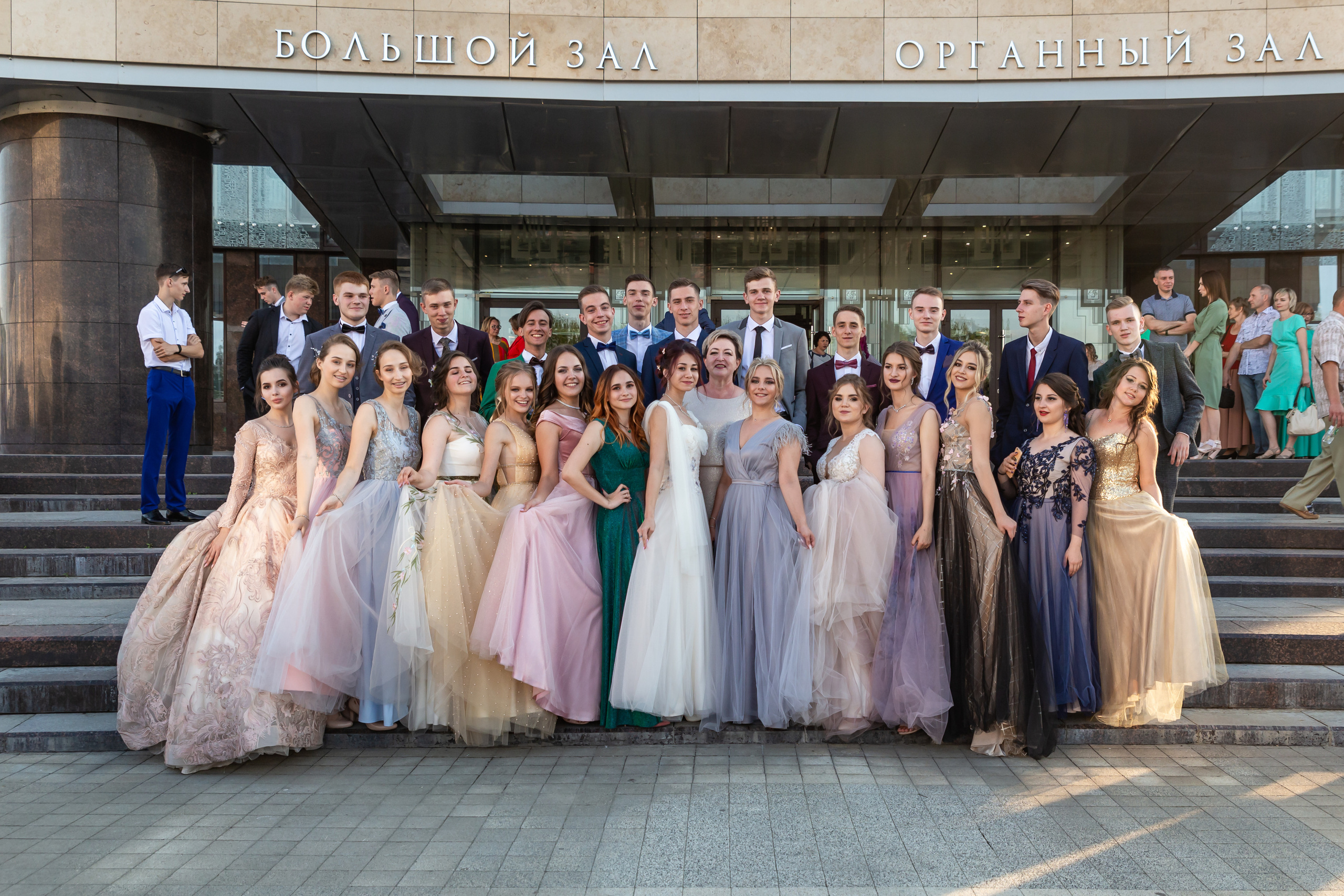 Школьная фото и видеосъёмка. Свадебный фотограф Марина Суворова и видеооператор Олег Петров