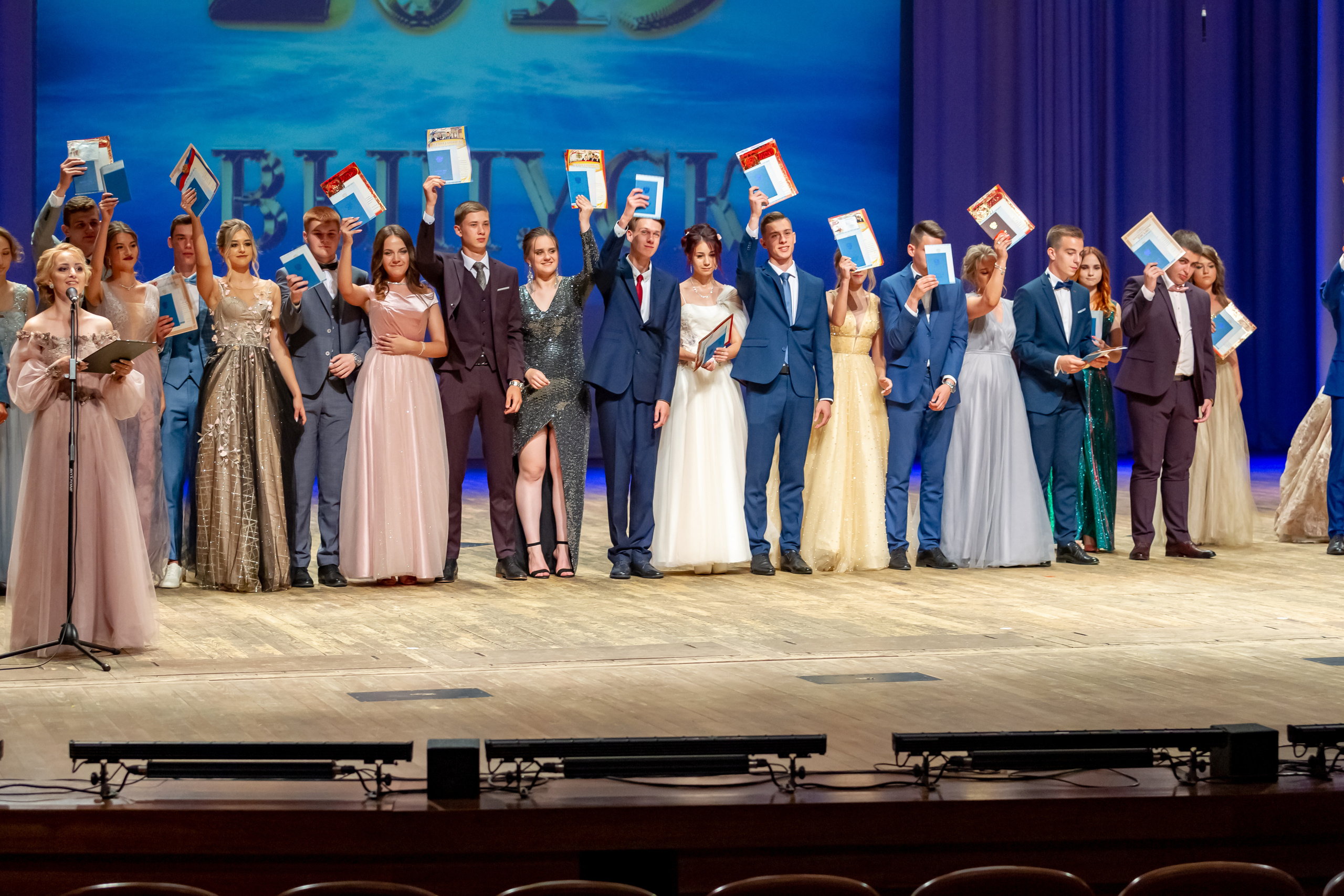 Школьная фото и видеосъёмка. Свадебный фотограф Марина Суворова и видеооператор Олег Петров