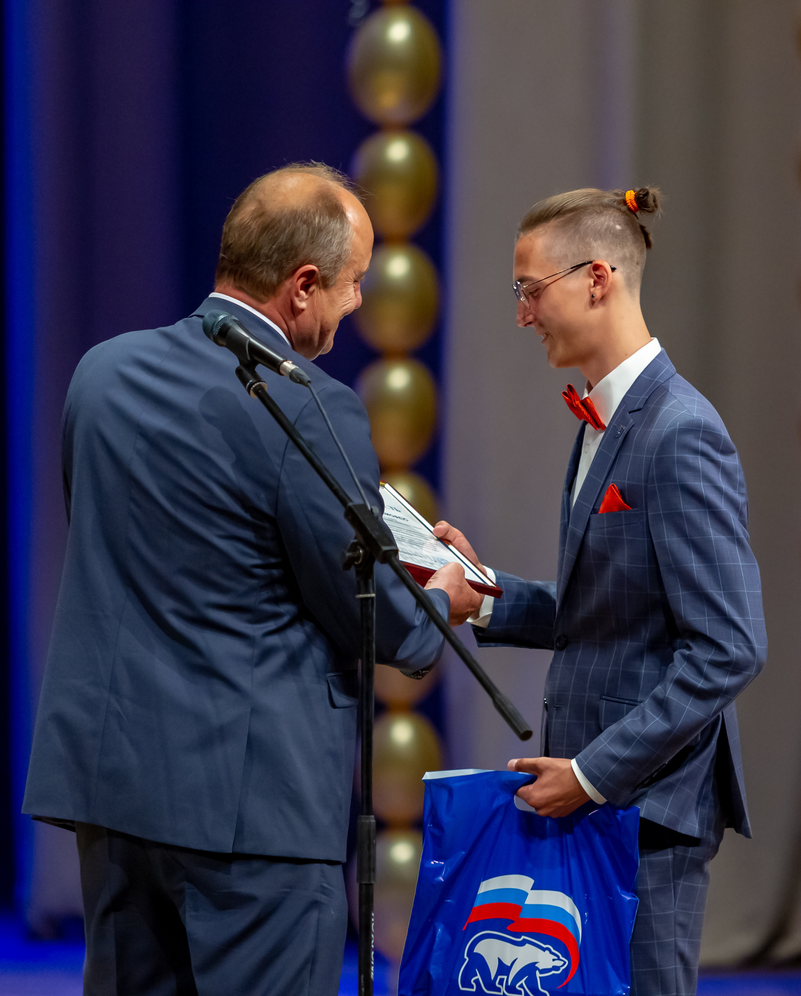 Школьная фото и видеосъёмка. Свадебный фотограф Марина Суворова и видеооператор Олег Петров