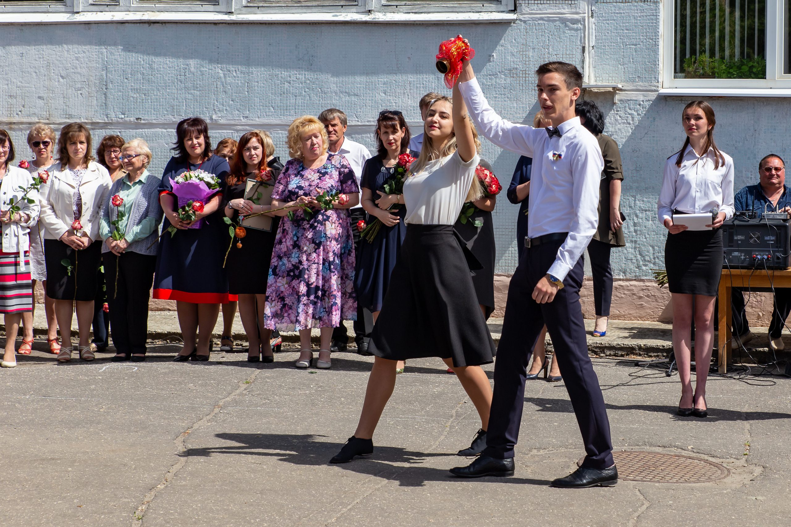 Школьная фото и видеосъёмка. Свадебный фотограф Марина Суворова и видеооператор Олег Петров