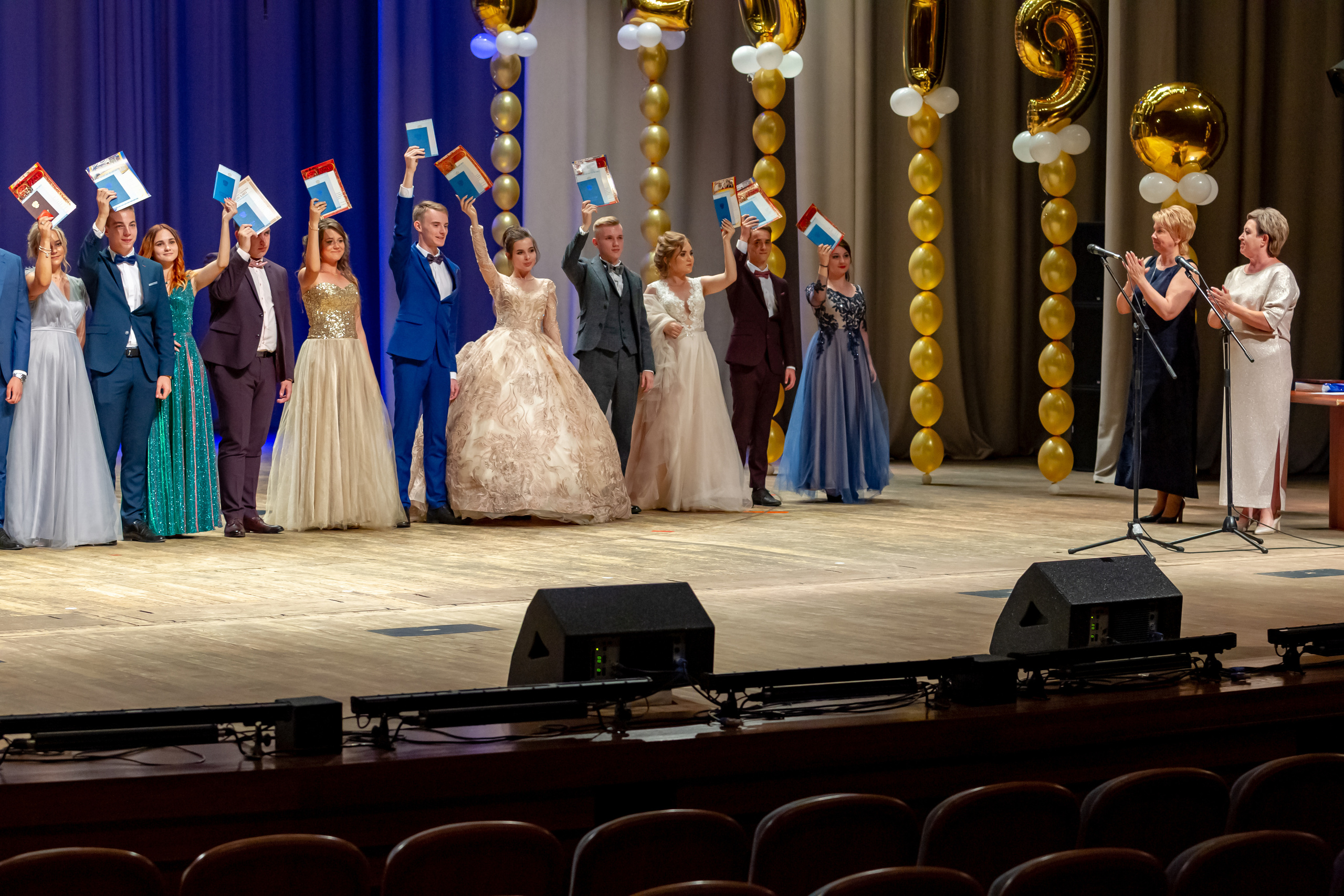 Школьная фото и видеосъёмка. Свадебный фотограф Марина Суворова и видеооператор Олег Петров