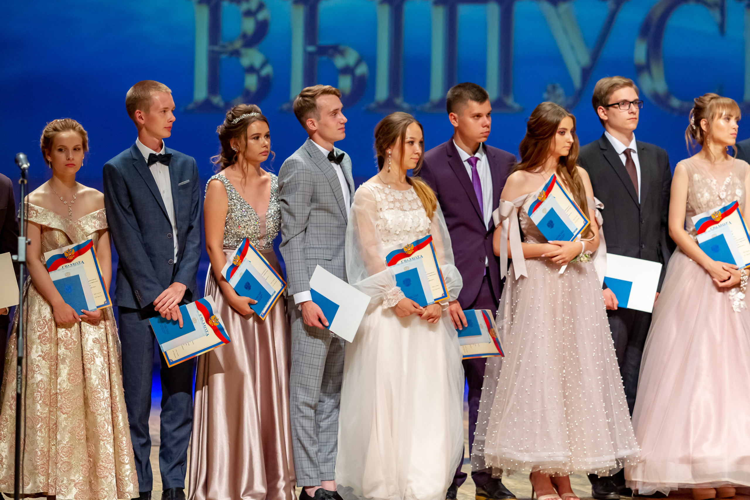 Школьная фото и видеосъёмка. Свадебный фотограф Марина Суворова и видеооператор Олег Петров