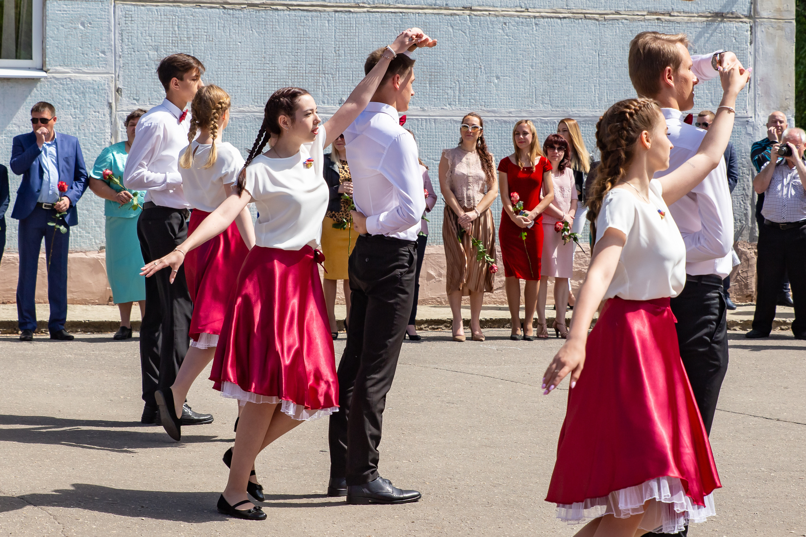 Школьная фото и видеосъёмка. Свадебный фотограф Марина Суворова и видеооператор Олег Петров