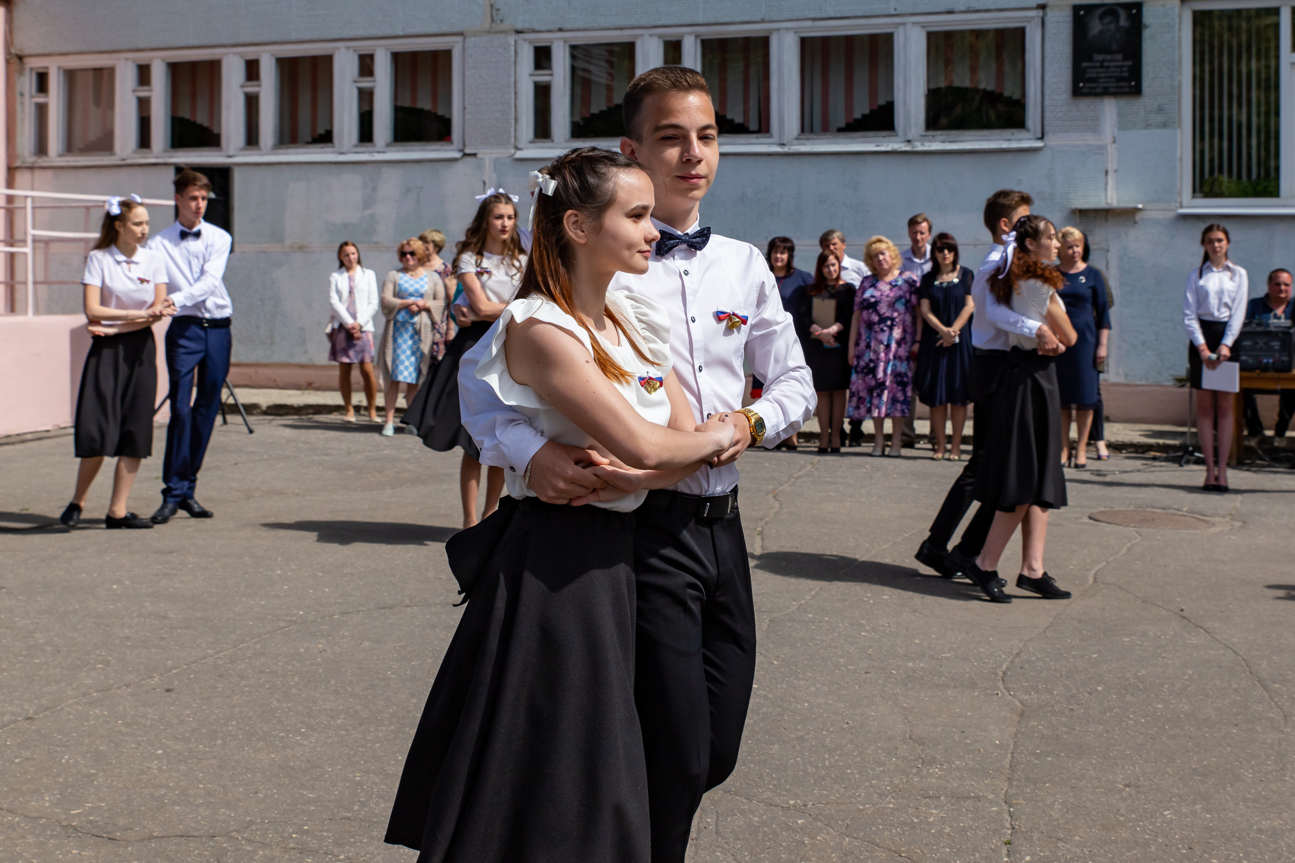 Школьная фото и видеосъёмка. Свадебный фотограф Марина Суворова и видеооператор Олег Петров