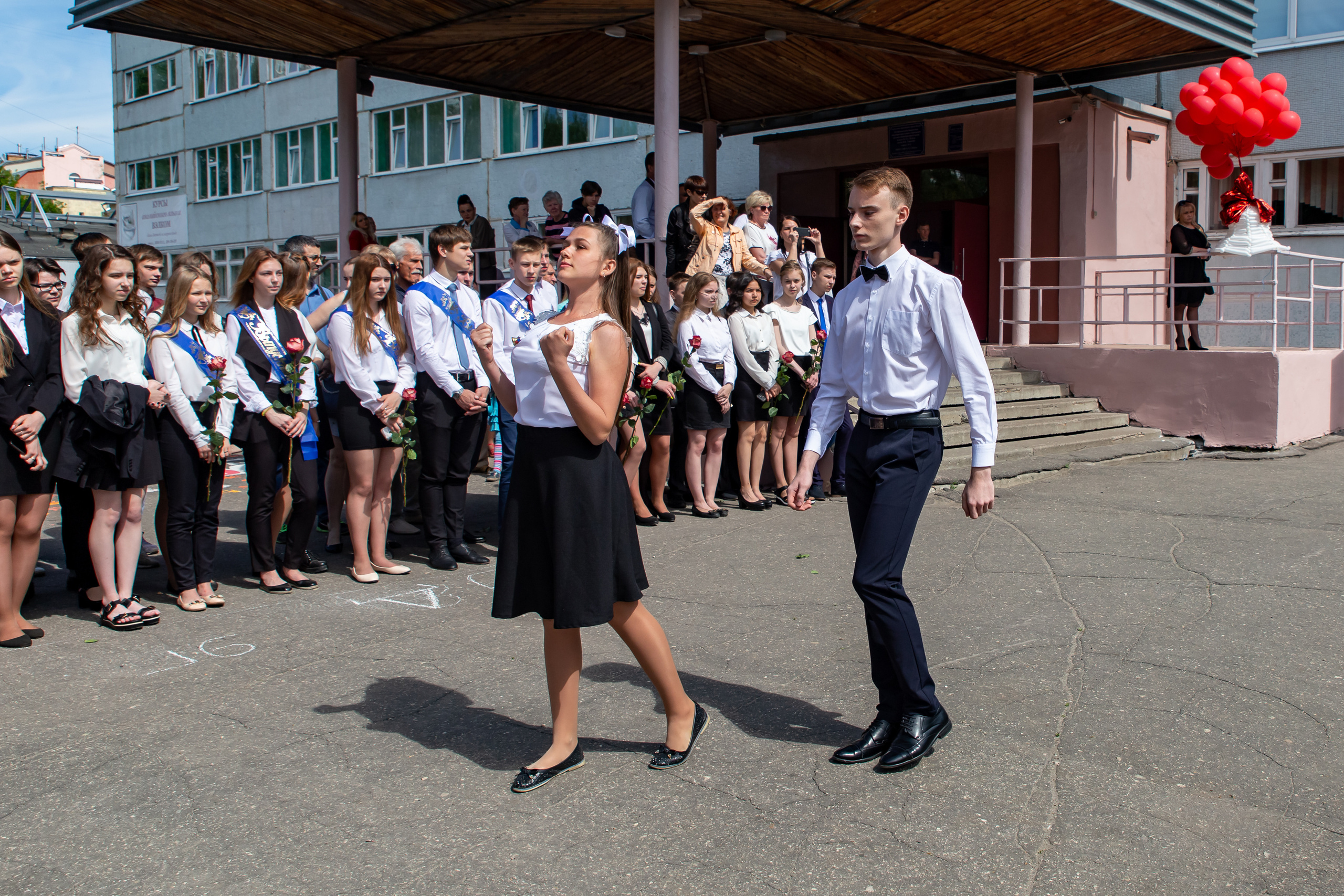 Школьная фото и видеосъёмка. Свадебный фотограф Марина Суворова и видеооператор Олег Петров