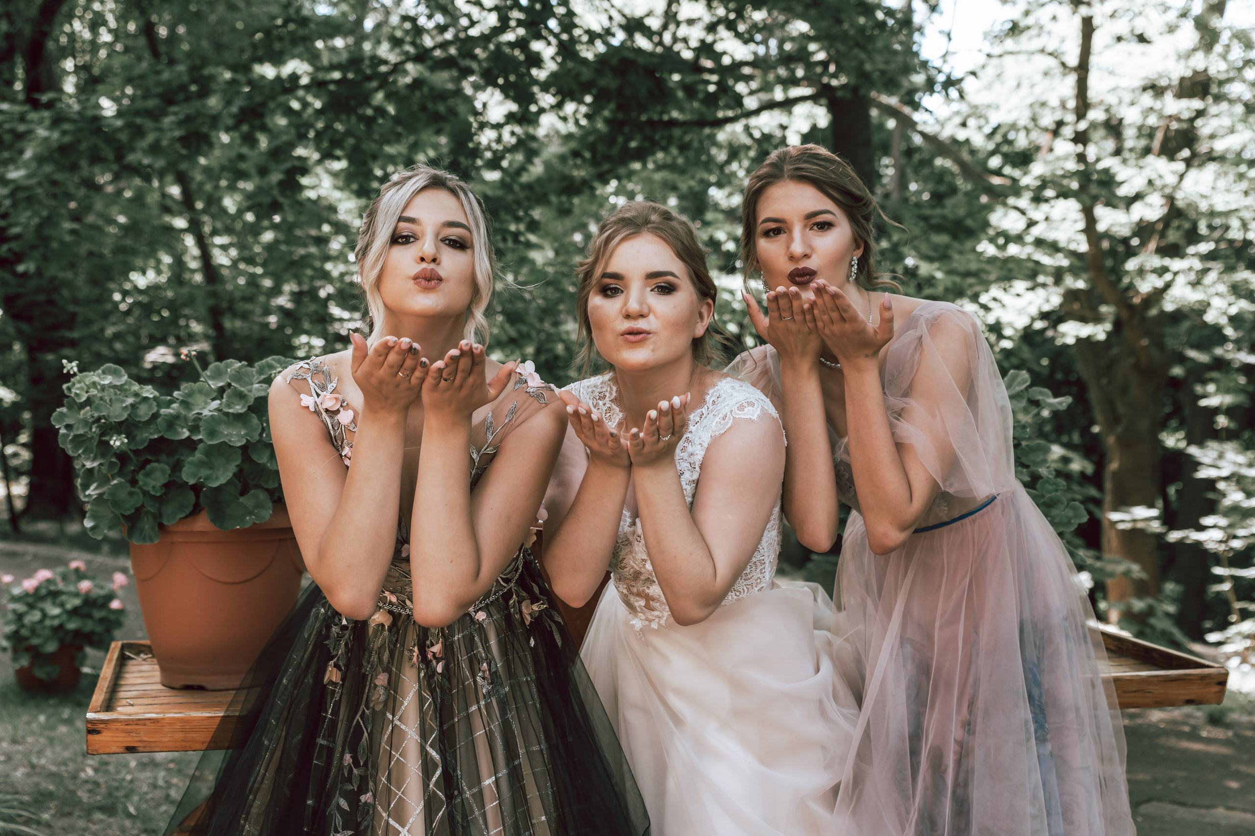 Школьная фото и видеосъёмка. Свадебный фотограф Марина Суворова и видеооператор Олег Петров