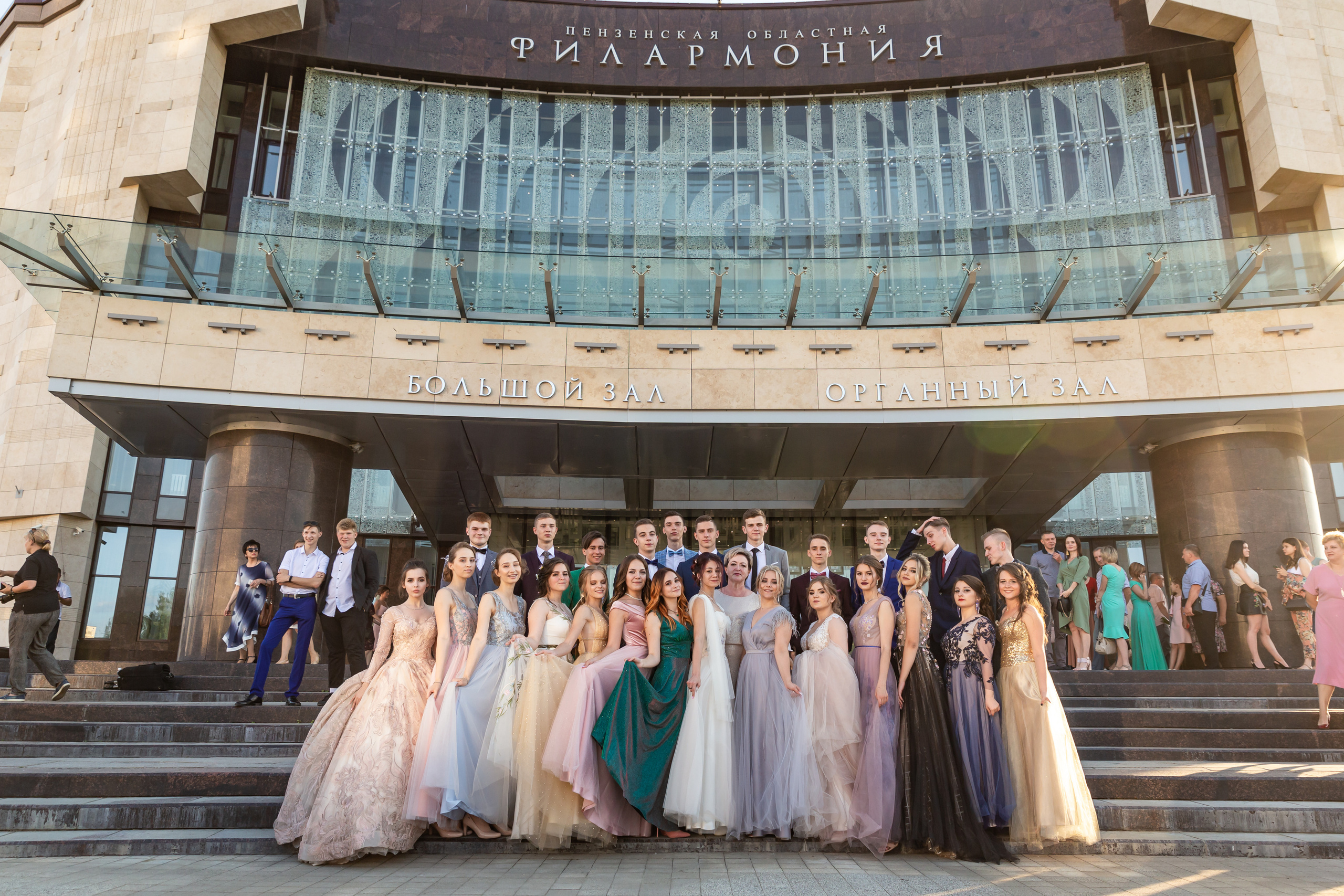 Школьная фото и видеосъёмка. Свадебный фотограф Марина Суворова и видеооператор Олег Петров