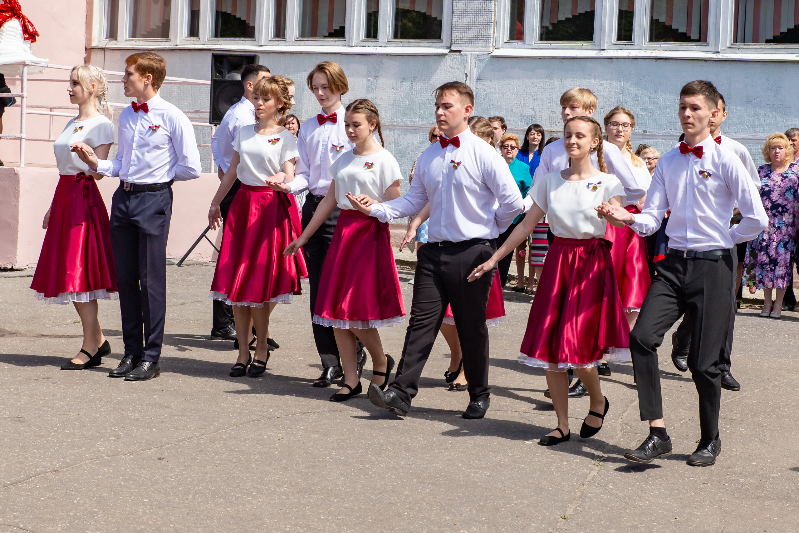 Школьная фото и видеосъёмка. Свадебный фотограф Марина Суворова и видеооператор Олег Петров