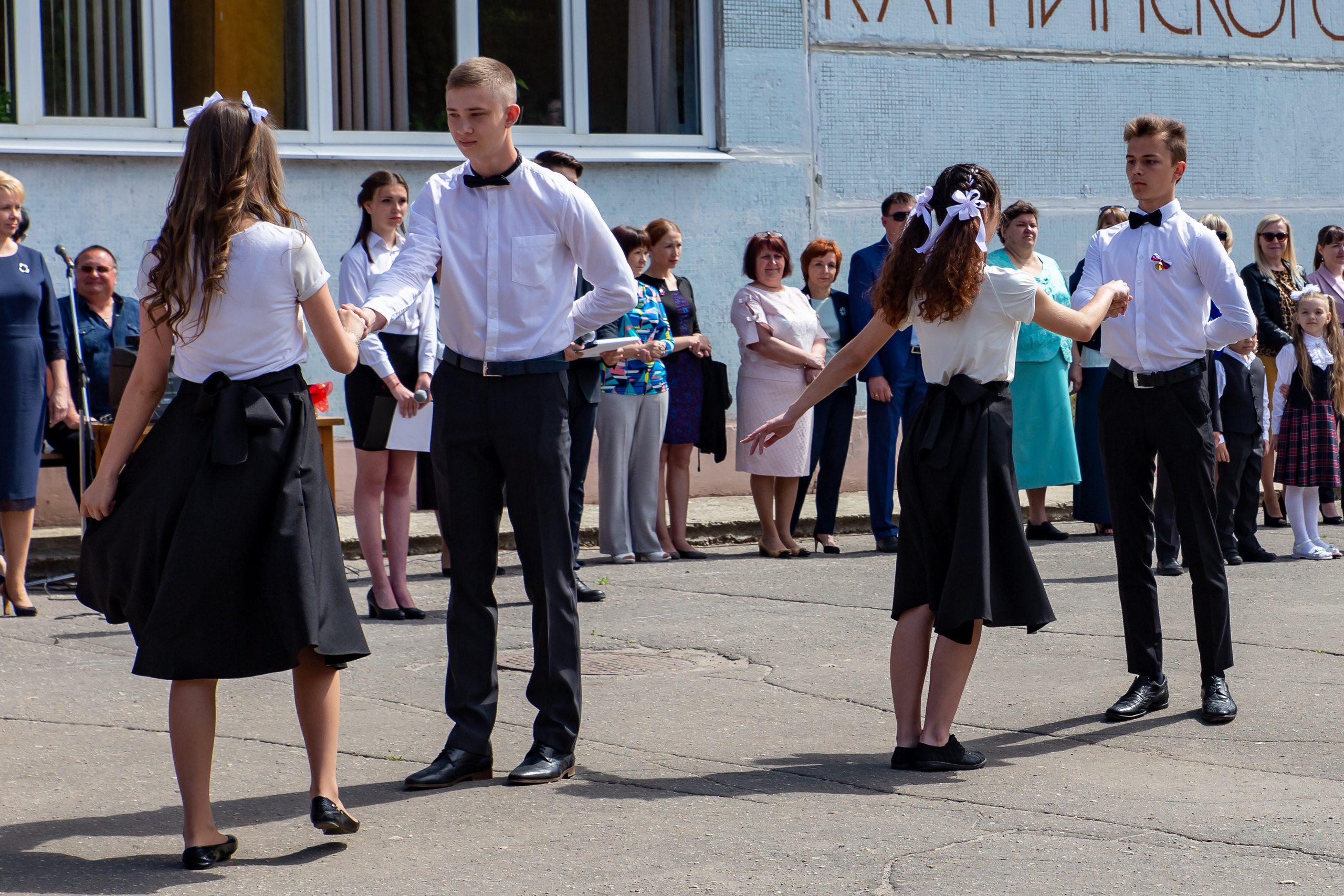 Школьная фото и видеосъёмка. Свадебный фотограф Марина Суворова и видеооператор Олег Петров