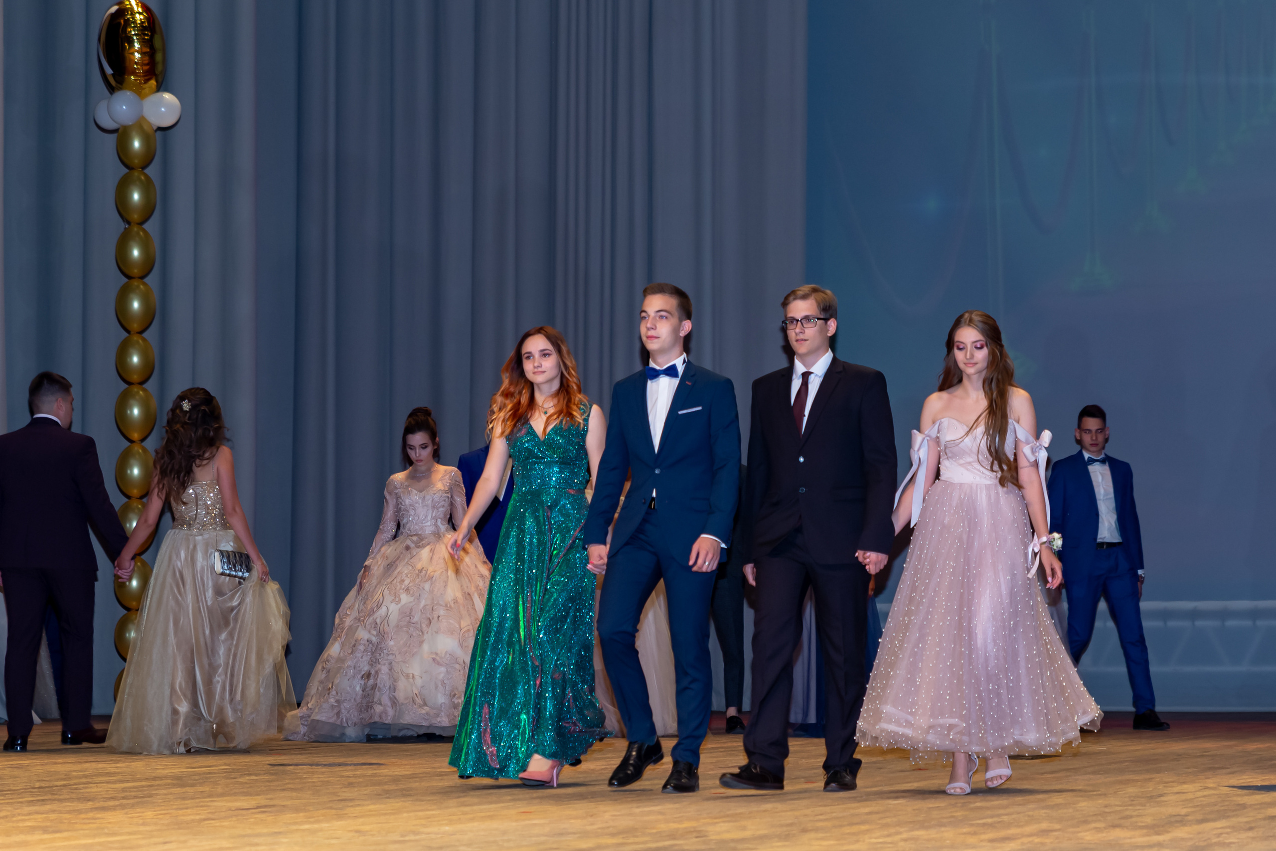 Школьная фото и видеосъёмка. Свадебный фотограф Марина Суворова и видеооператор Олег Петров