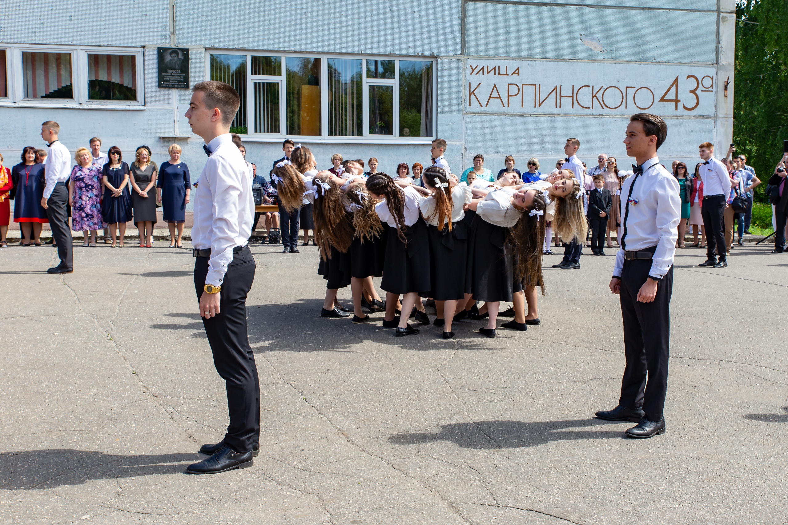 Школьная фото и видеосъёмка. Свадебный фотограф Марина Суворова и видеооператор Олег Петров