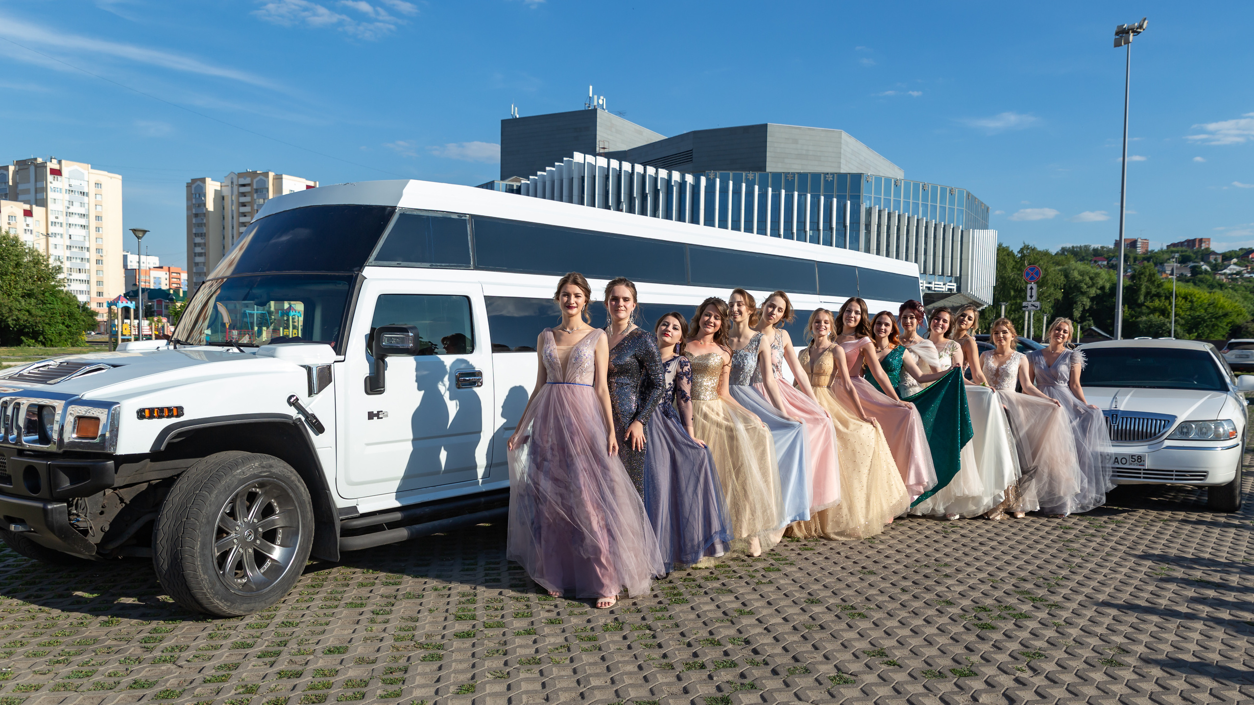 Школьная фото и видеосъёмка. Свадебный фотограф Марина Суворова и видеооператор Олег Петров