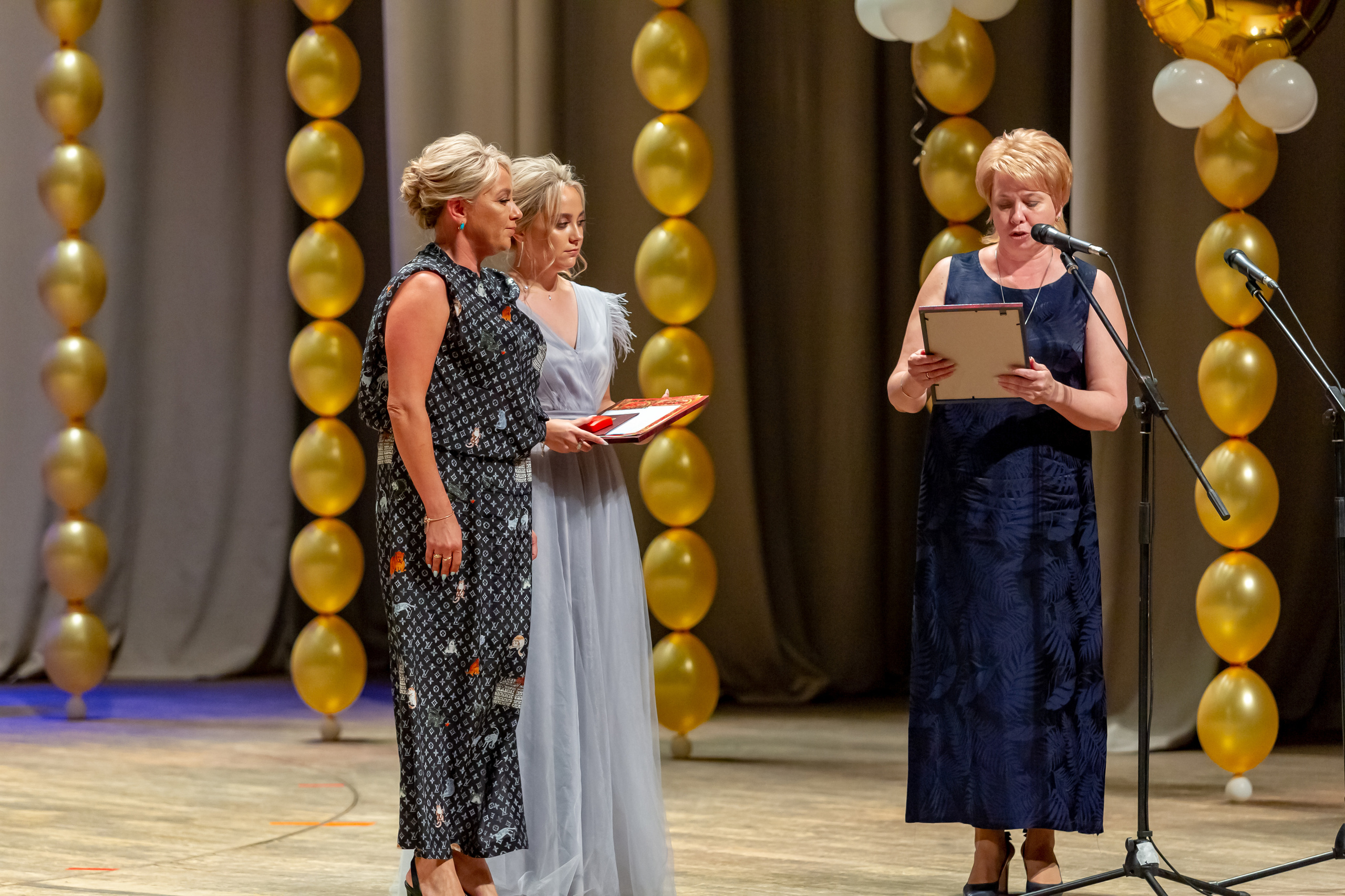 Школьная фото и видеосъёмка. Свадебный фотограф Марина Суворова и видеооператор Олег Петров