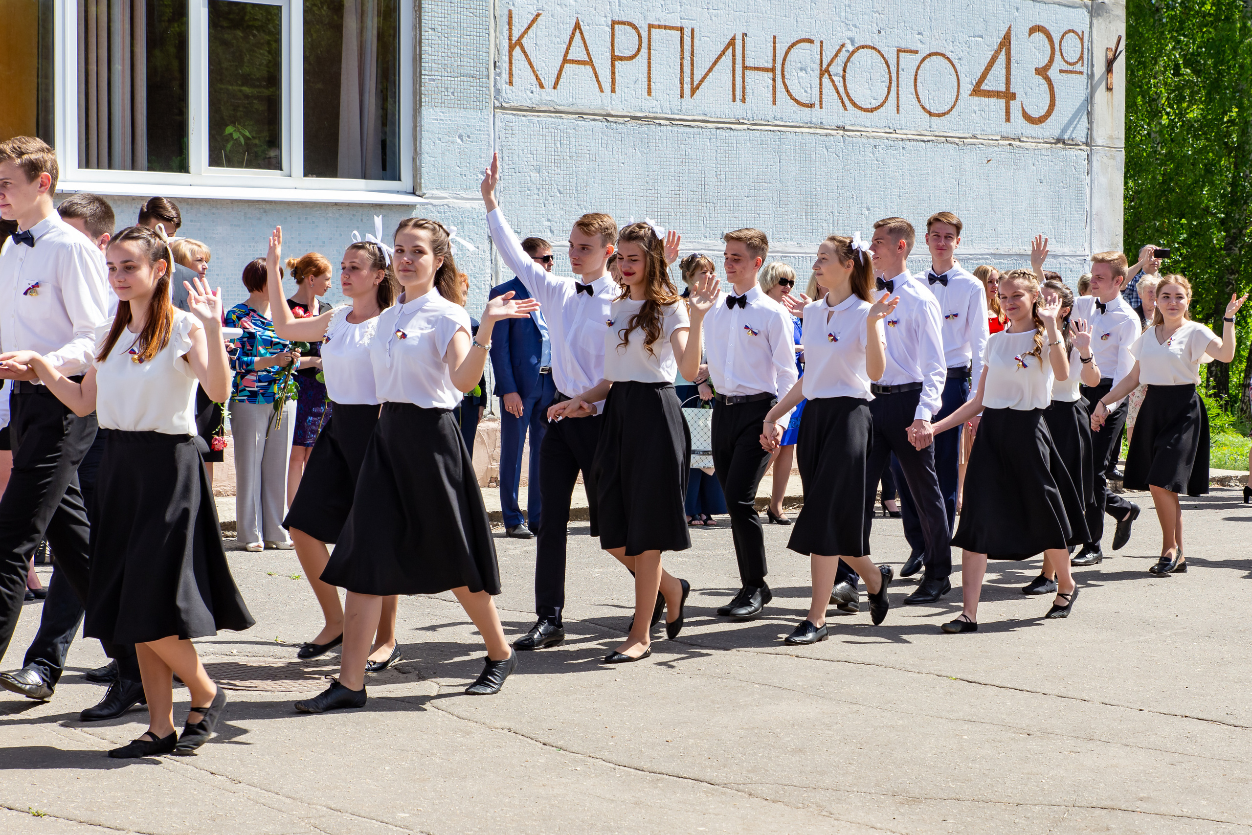 Школьная фото и видеосъёмка. Свадебный фотограф Марина Суворова и видеооператор Олег Петров