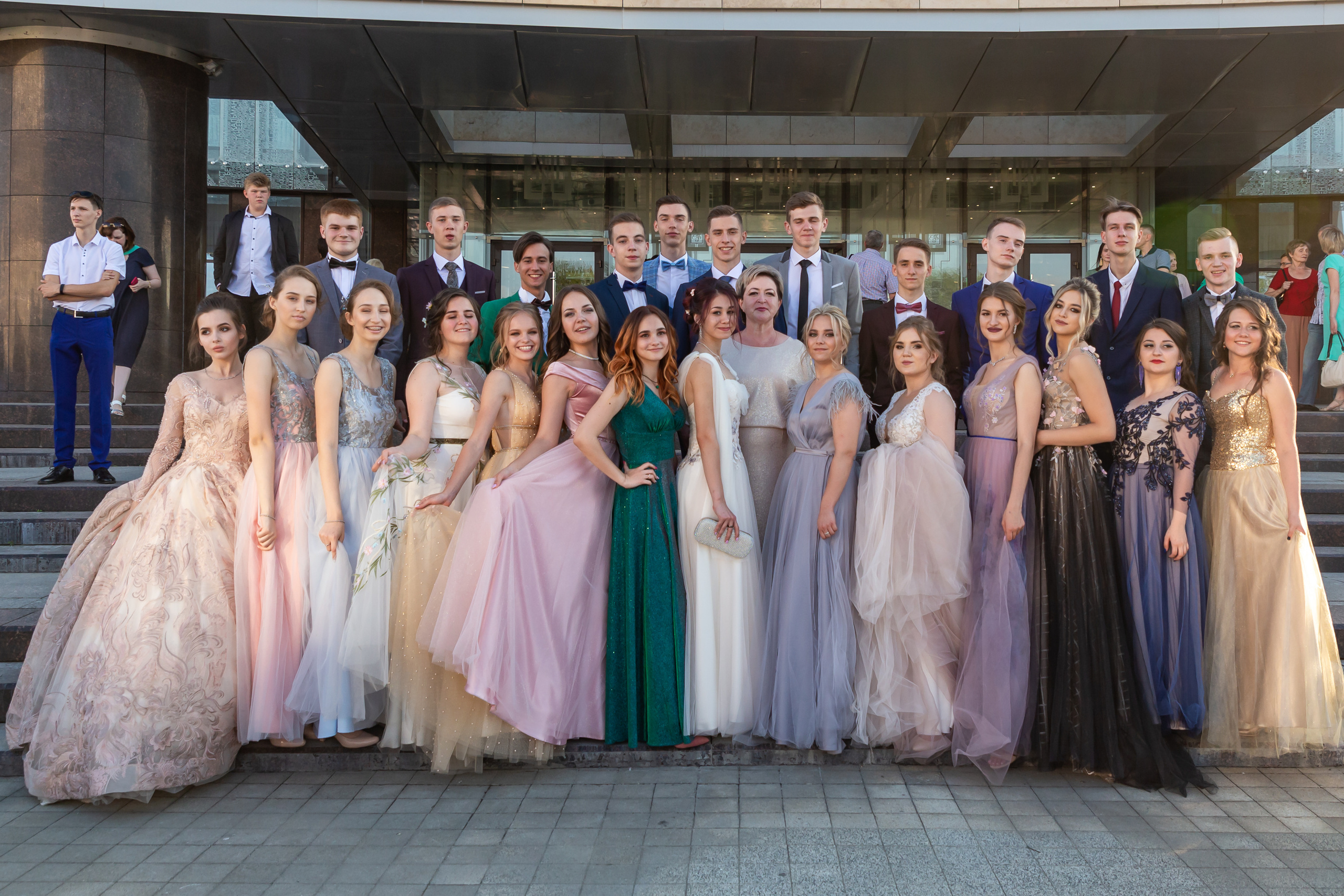 Школьная фото и видеосъёмка. Свадебный фотограф Марина Суворова и видеооператор Олег Петров