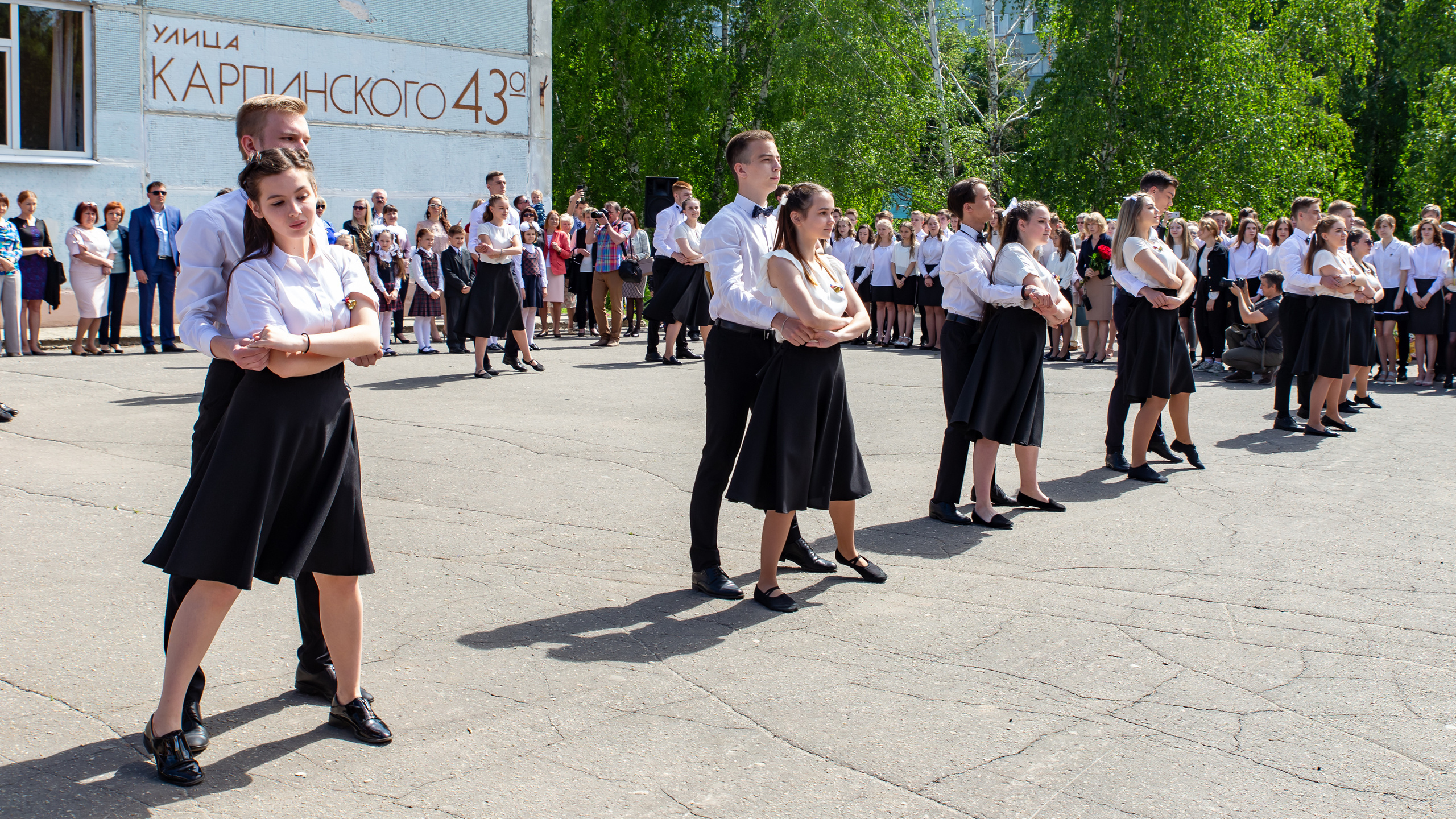 Школьная фото и видеосъёмка. Свадебный фотограф Марина Суворова и видеооператор Олег Петров