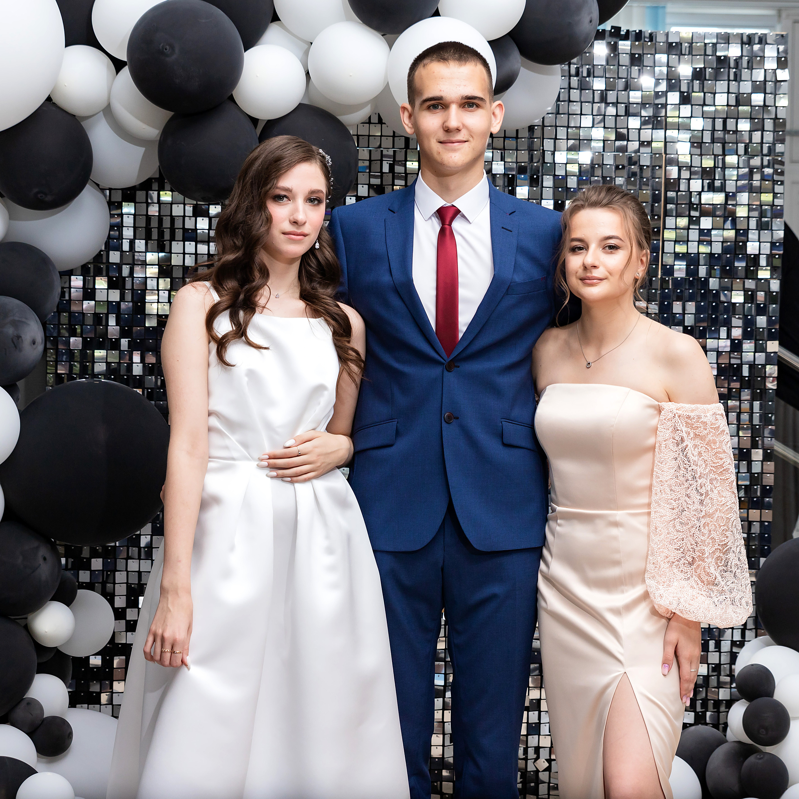 Школьная фото и видеосъёмка. Свадебный фотограф Марина Суворова и видеооператор Олег Петров