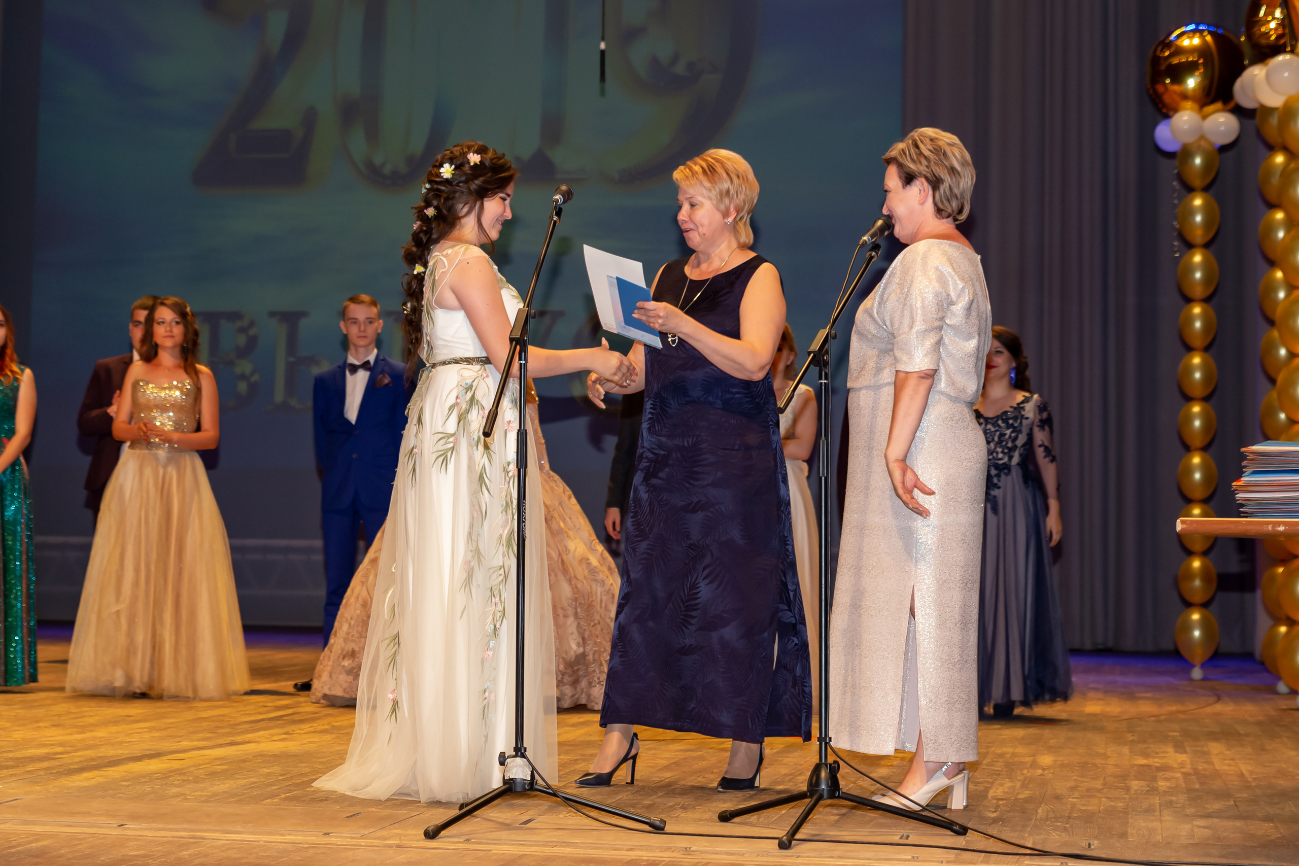 Школьная фото и видеосъёмка. Свадебный фотограф Марина Суворова и видеооператор Олег Петров