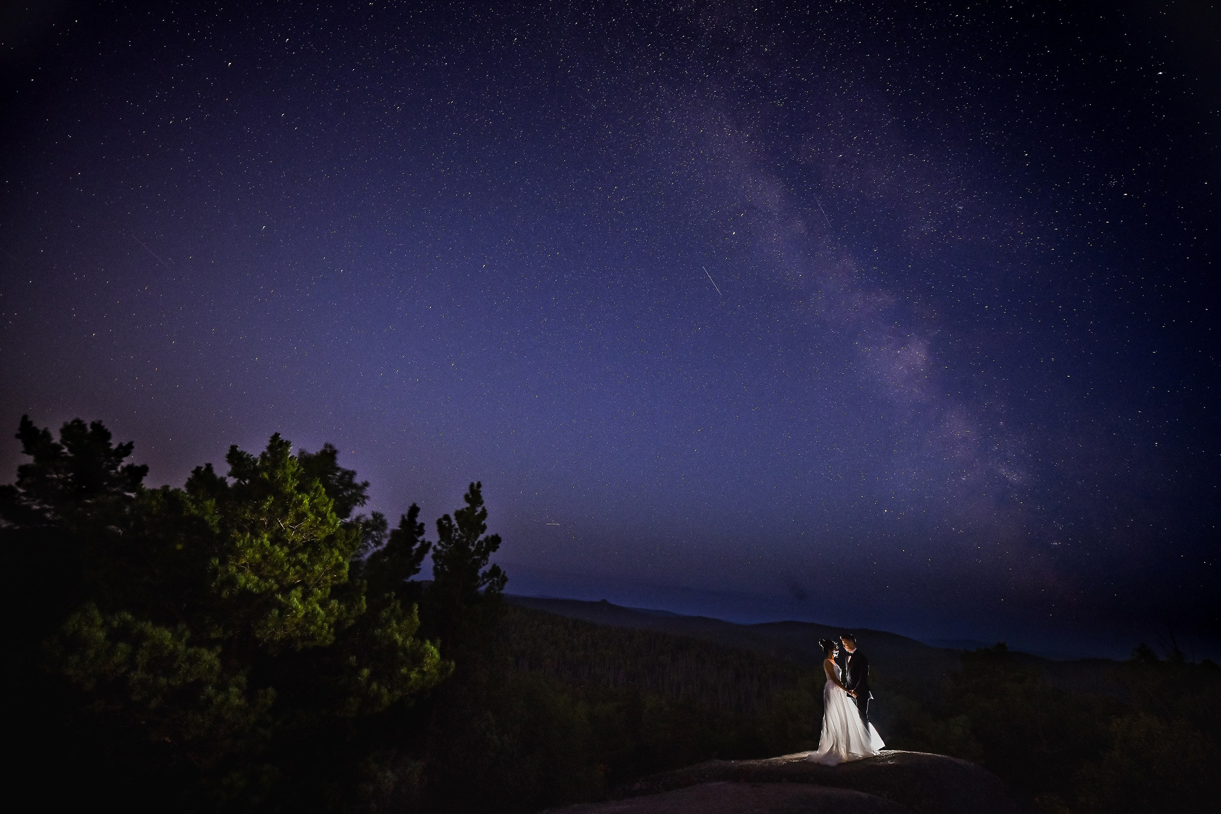🌄 Демьян и Катя — свадьба в нацпарке "Столбы" | Веселый банкет и эпичные фото на скалах. 📸 Свадебный и семейный фотограф в Красноярске Тихомиров Евгений | 17 лет опыта | 800+ свадеб
