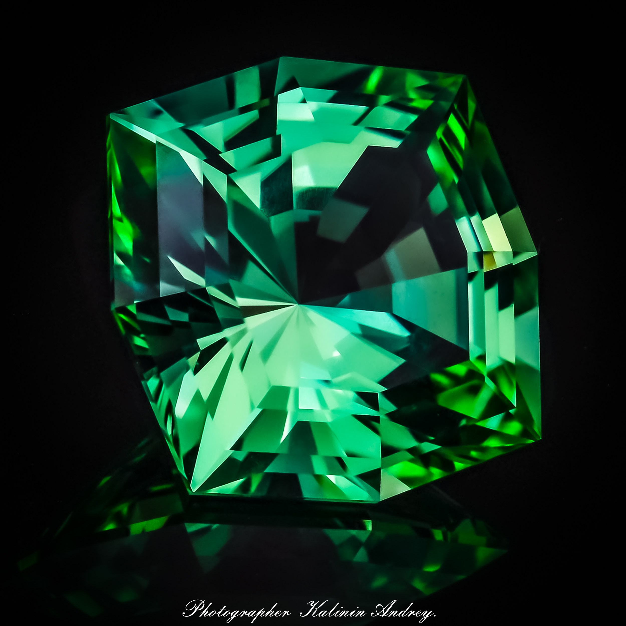 Профессиональная уникальная рекламная фотосъёмка драгоценных в Москве  тел +7 966-003-13-07. Высококачественная профессиональная рекламная фотосъёмка ювелирных украшений, драгоценных камней в Москве. Обучение, консультация