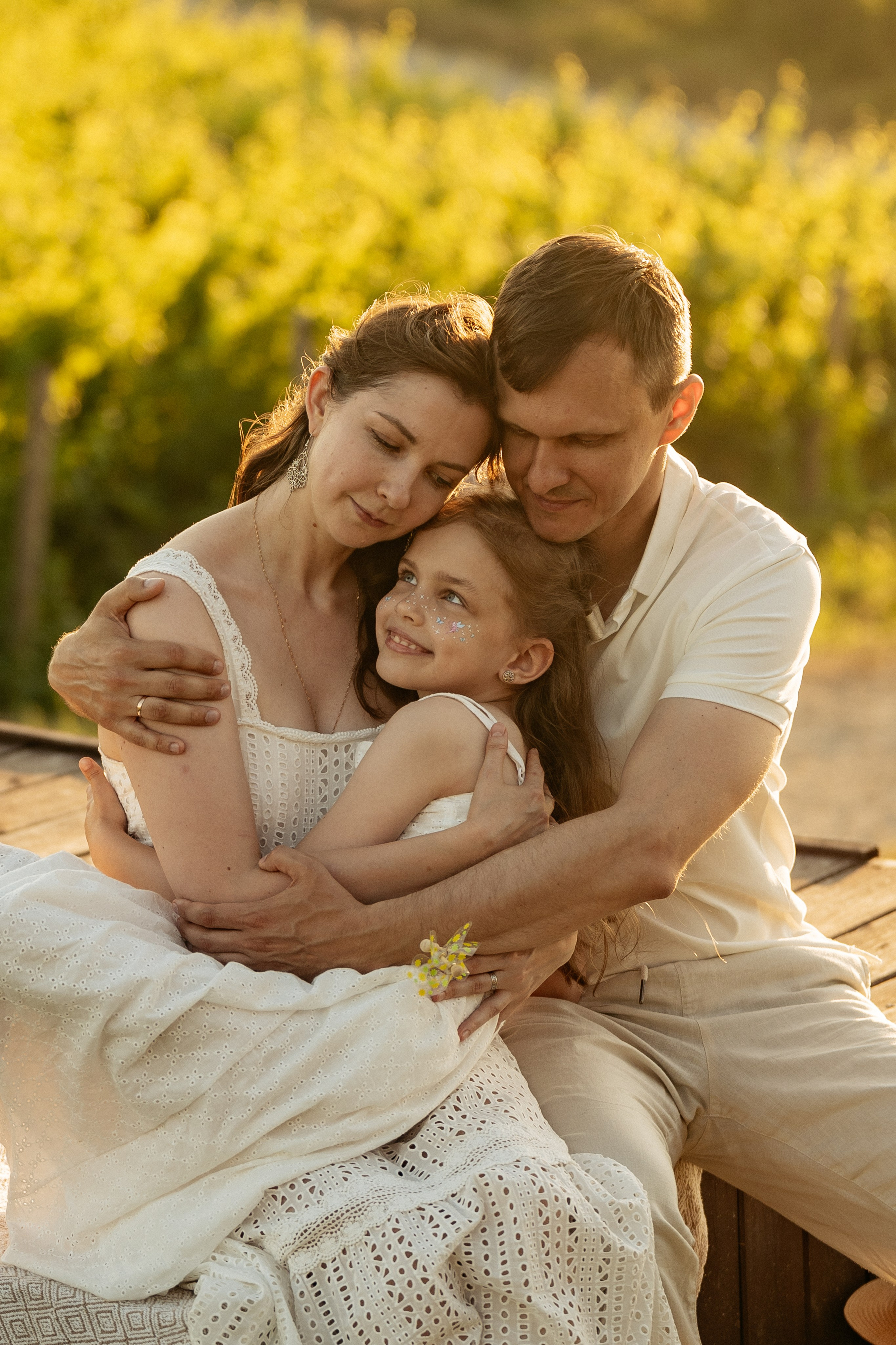 Снимки семьи на фоне Чёрного моря и гор – Абрау-Дюрсо во всей красе