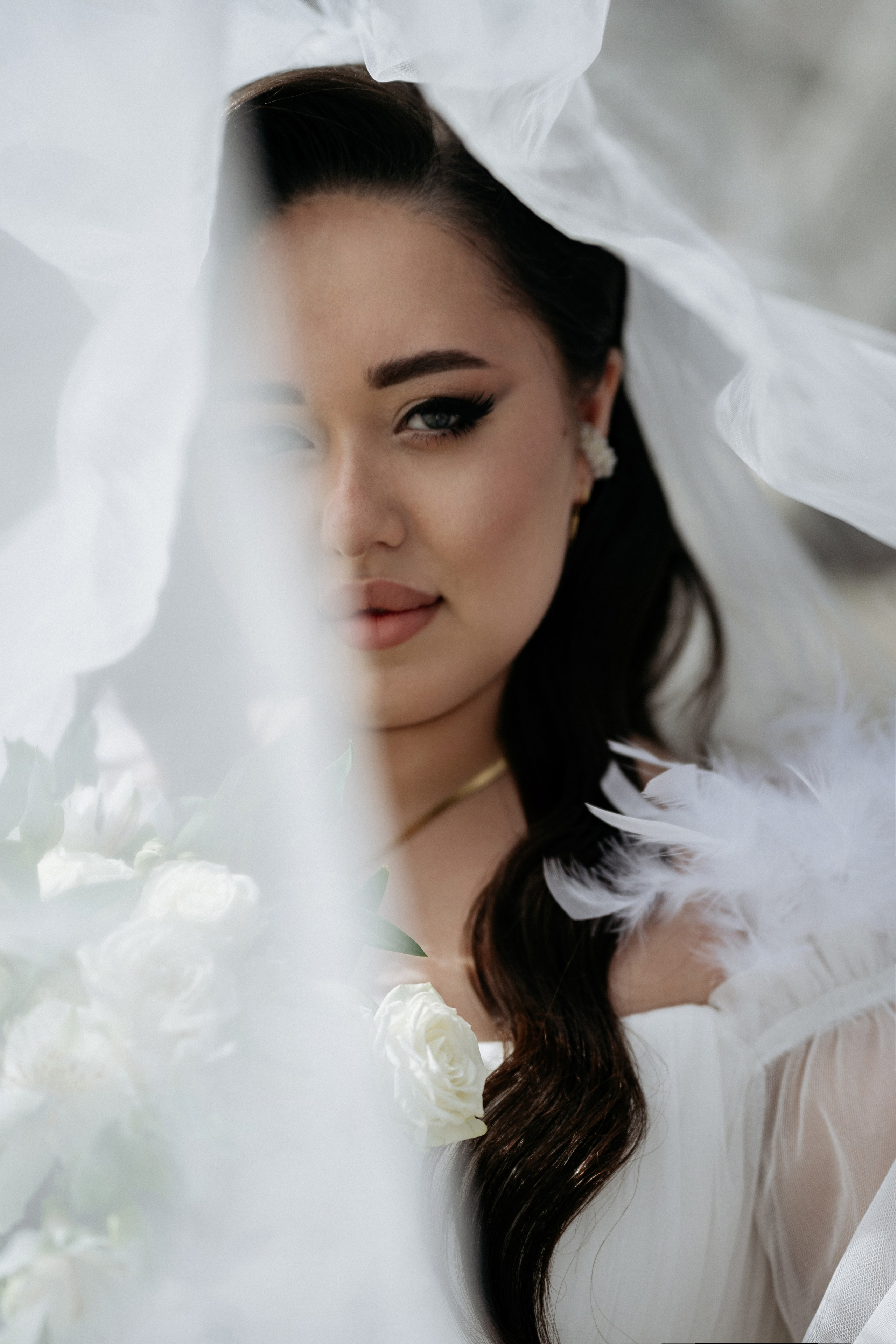 портрет невесты , свадебная фата, фотосессия в Абрау-Дюрсо, свадебная фотосессия в ресторане «Вилла Роз»