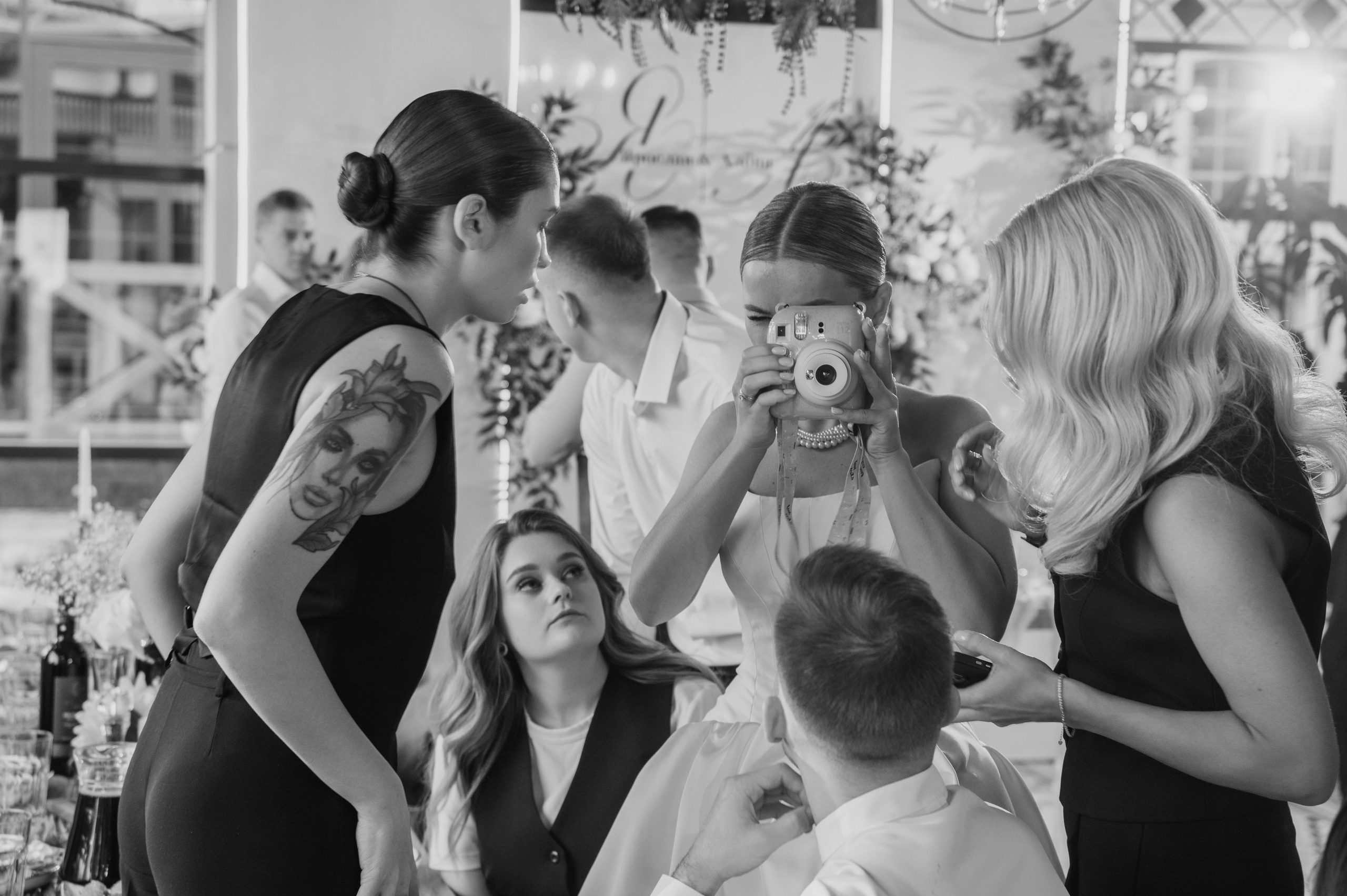 Свадебная фотосессия в Завидово гольф поле с утром невесты и красивым свадебным банкетом. Свадебный фотограф в Твери, Москве и Санкт-Петербурге Денисова Екатерина