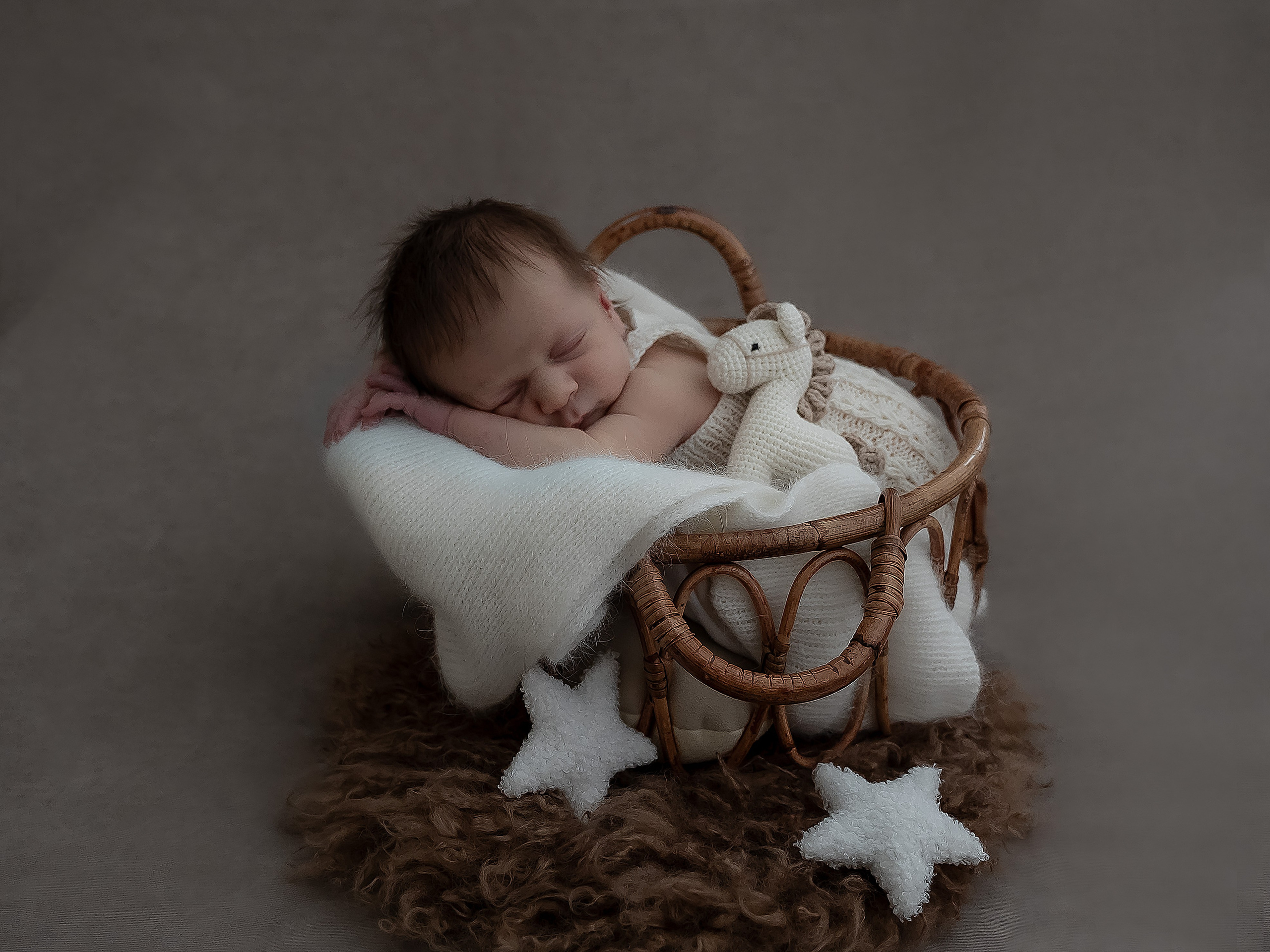 Фотосессия новорожденных — Уссурийск Пакет Базовый. Иван. Фотограф новорожденных (ньюборн) в г. Уссурийске Приморский край Ирина Губанова