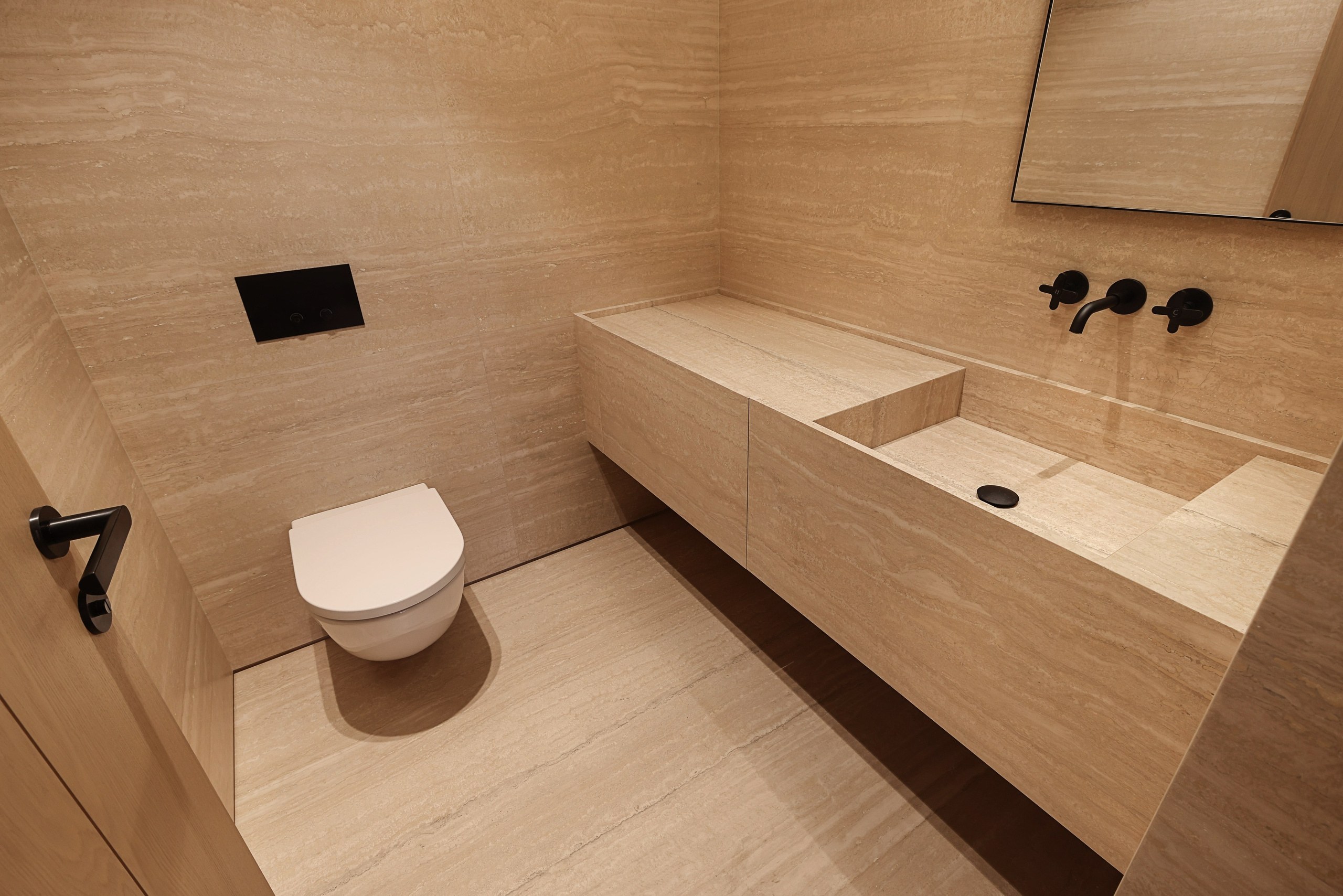 Санузел из натурального камня