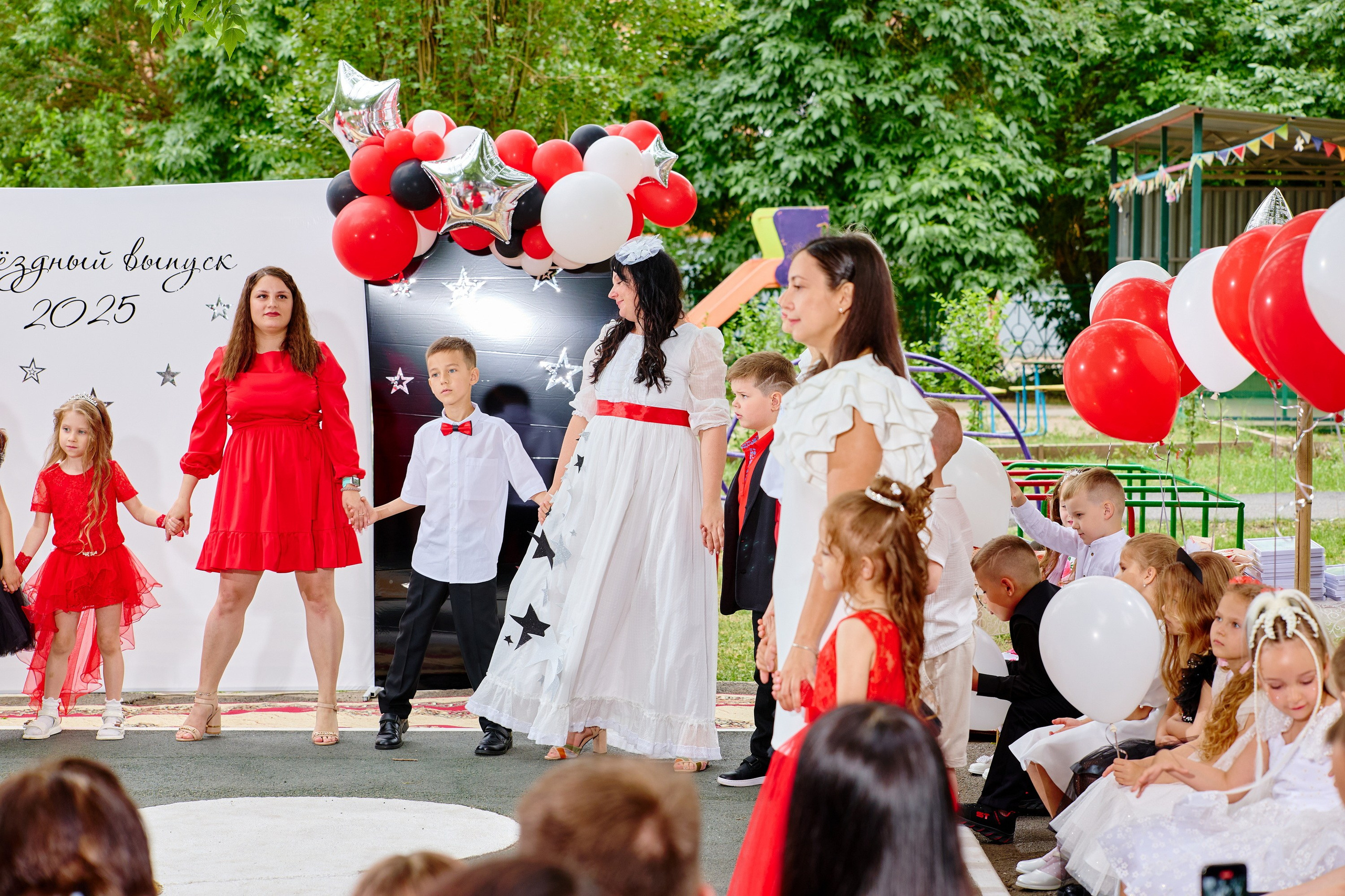 Выпускной 45 сад. Фотограф Выпускные альбомы Таганрог Сергей Коробченко