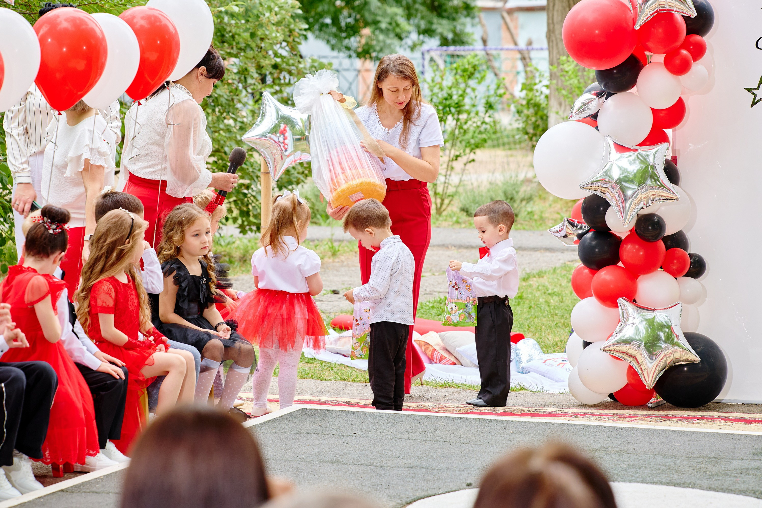 Выпускной 45 сад. Фотограф Выпускные альбомы Таганрог Сергей Коробченко