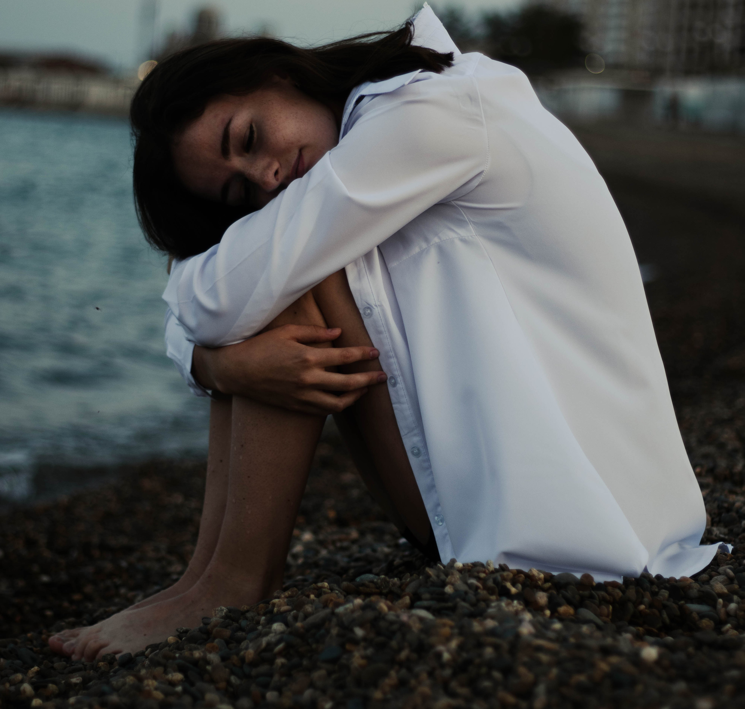 «Невесомость волн: девушка и море». Уличный фотограф Города N