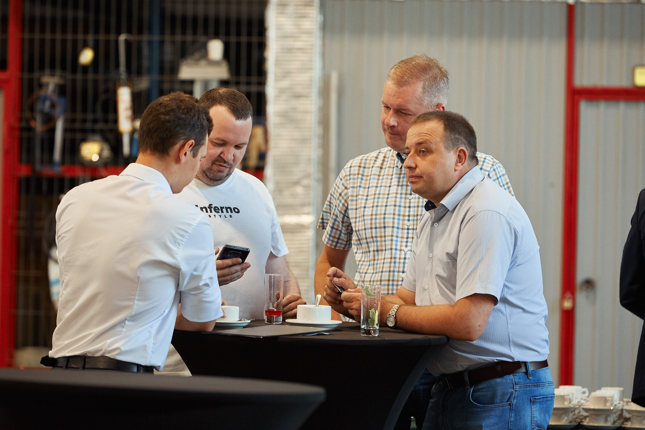 EMG / Международный форум / Презентация нового высокоточного станка. Антон Артюшин, портретный фотограф. Москва