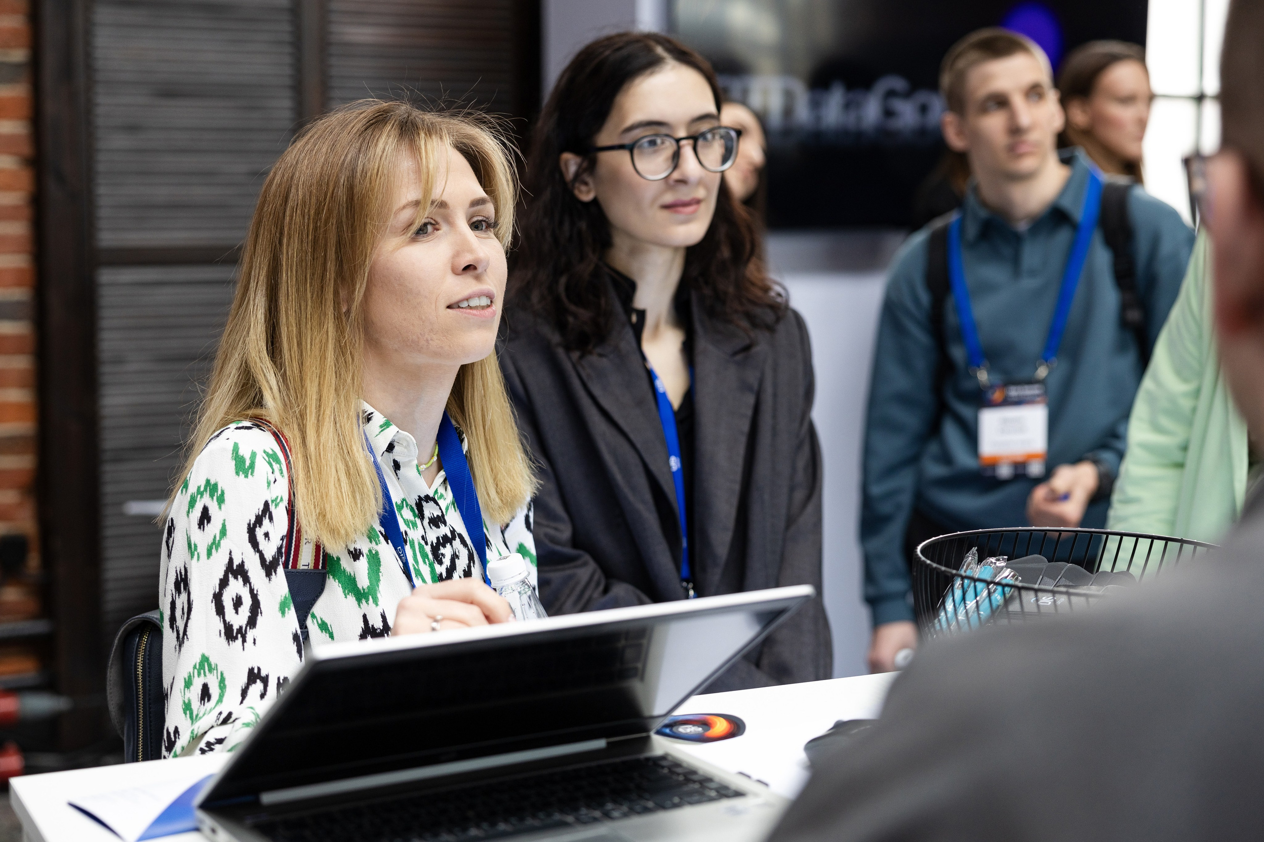 Data Summit 2025 (1). Свадебный репортажный фотограф в Москве