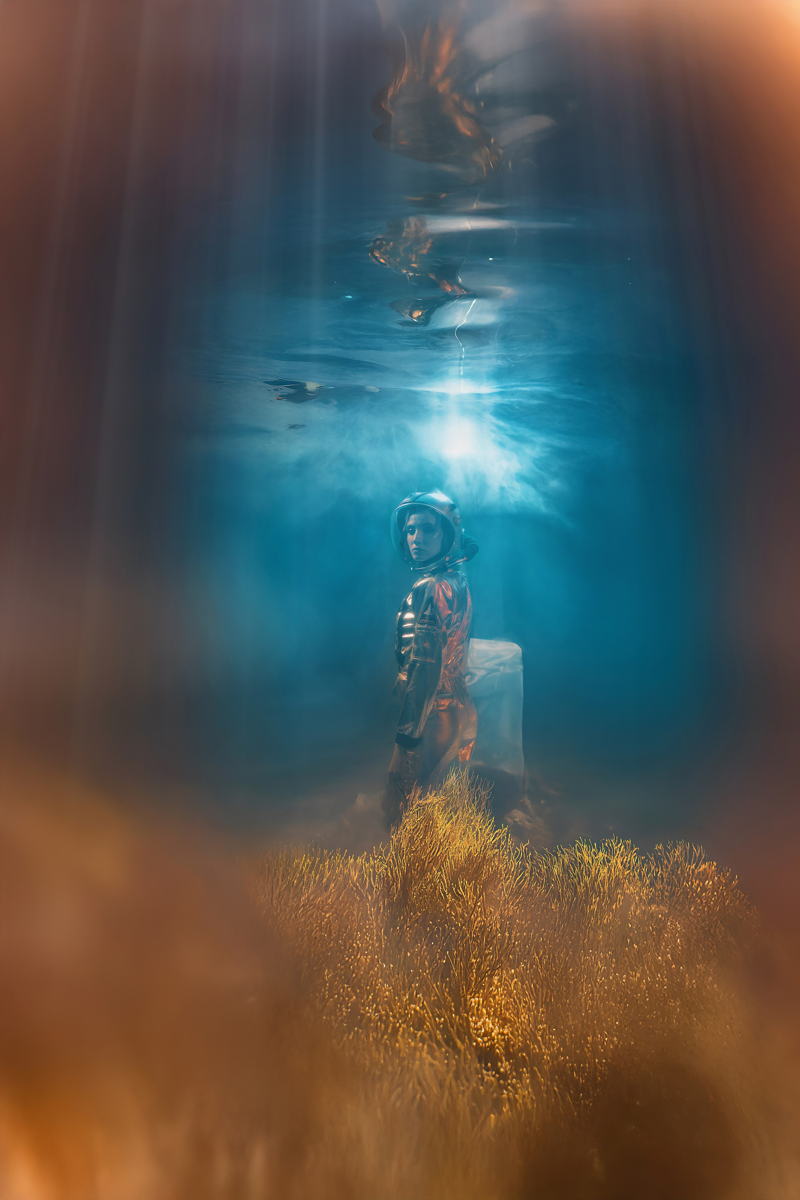 Арт фотография "Космонавт под водой"