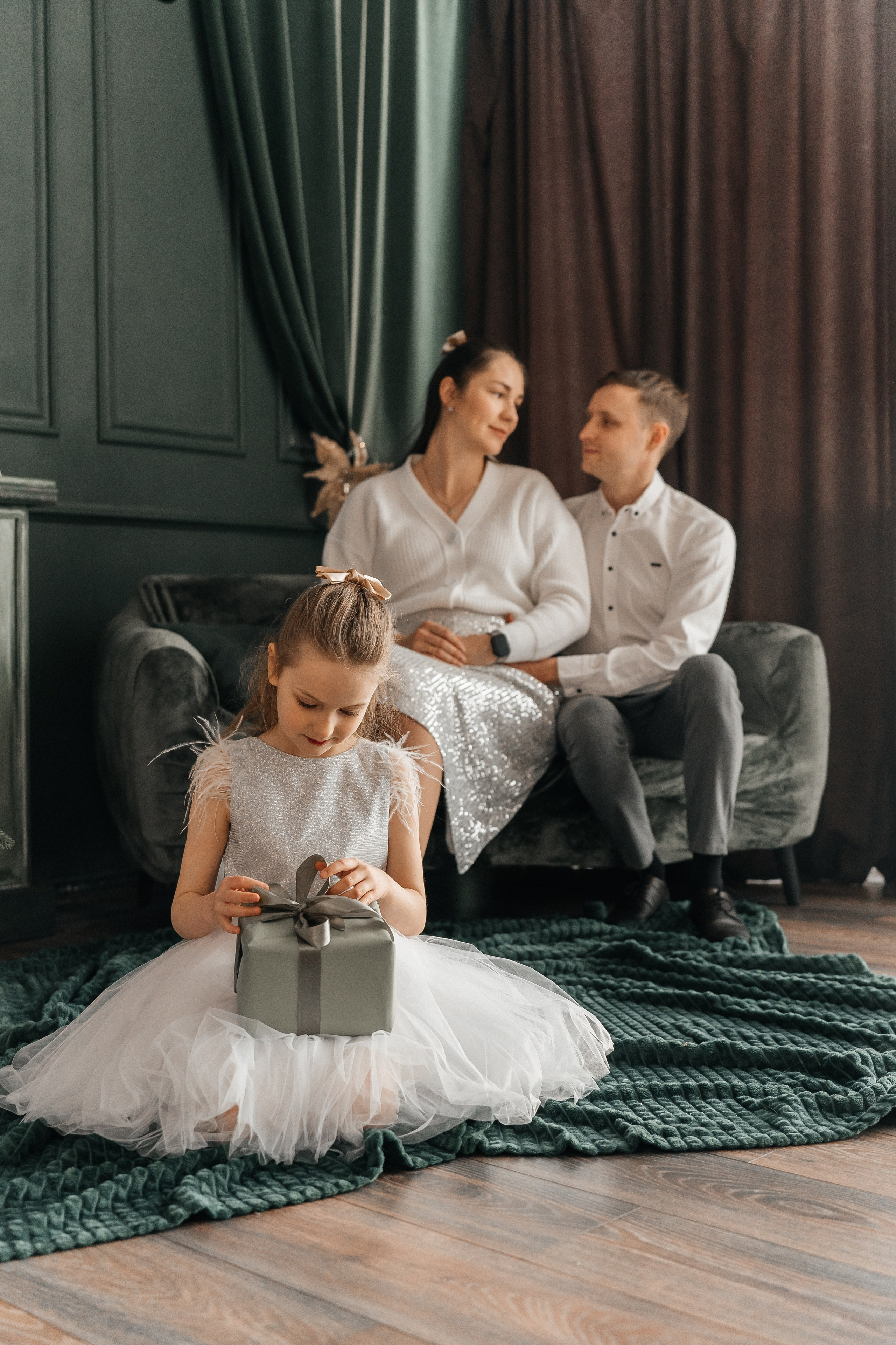 Новогодняя. Для тех, кто не ждёт удачи, а создаёт её. Каждая фотосессия — это твой момент, твой стиль, твой успех. 📸