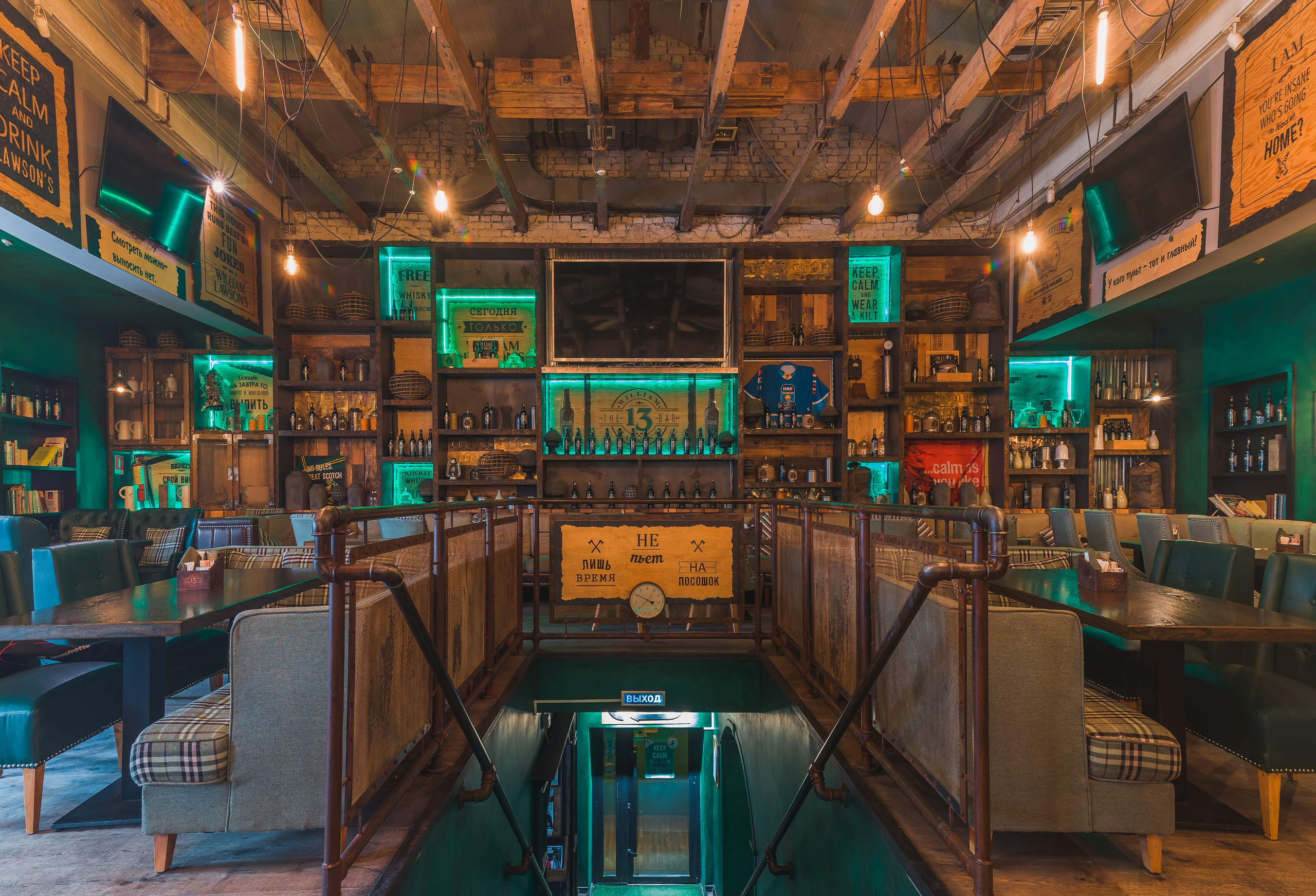 Алматы, William Lawson's 13 — легендарный паб, открытый в 2015 году, ставший вторым домом для многих алматинцев, Алматы, июнь 2024. Интерьерный фотограф Алматы