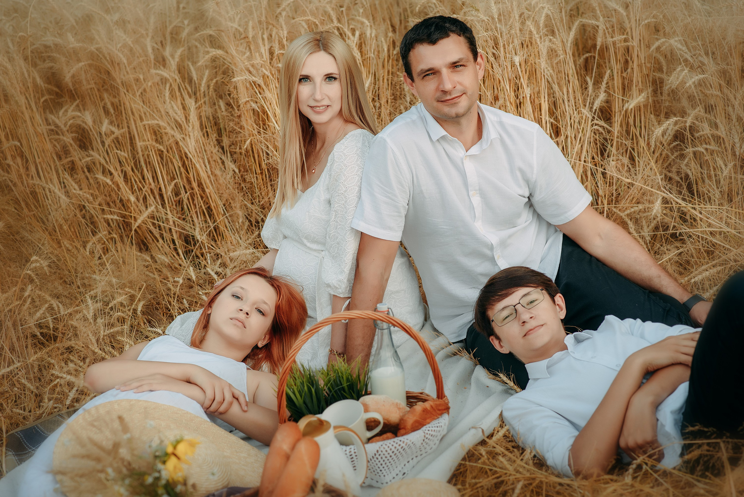 Пикник в пшеничном поле. Профессиональный фотограф в Рязани