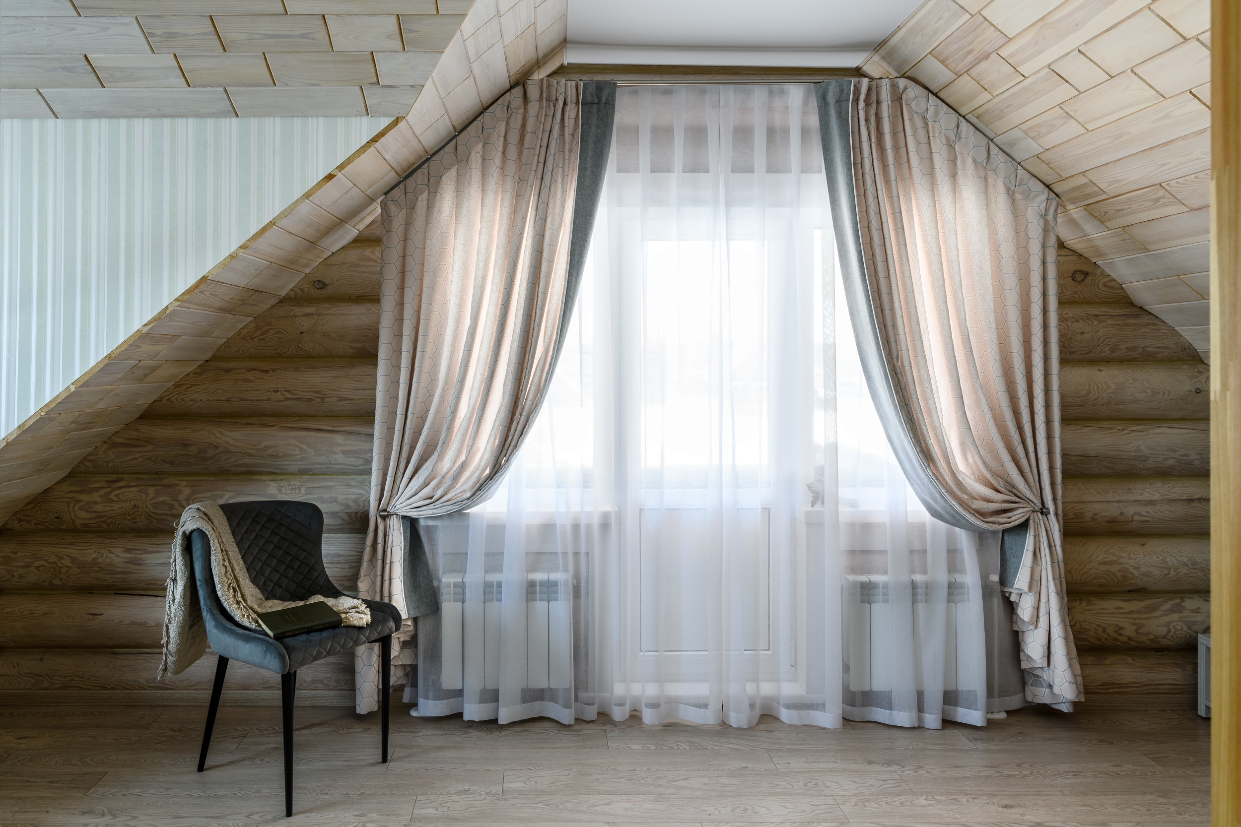 Шторы, покрывала и римские шторы в фамильном доме. Шторы на заказ в СПб. Выезд дизайнера, карнизы, жалюзи и рулонные шторы