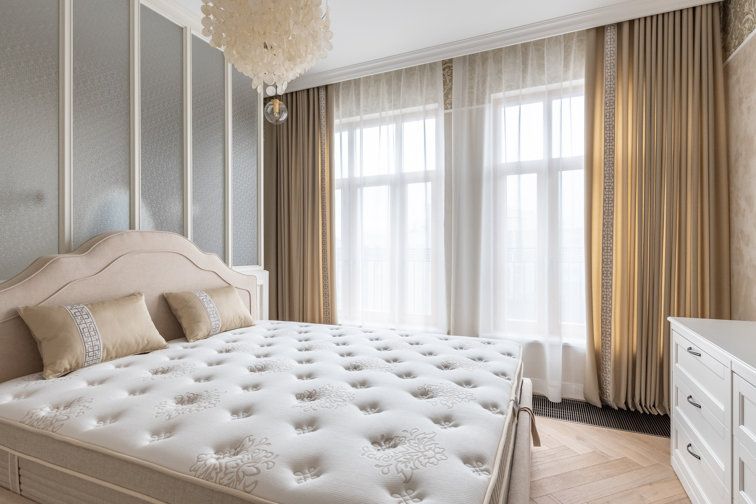 Шторы в спальню заказать в салоне