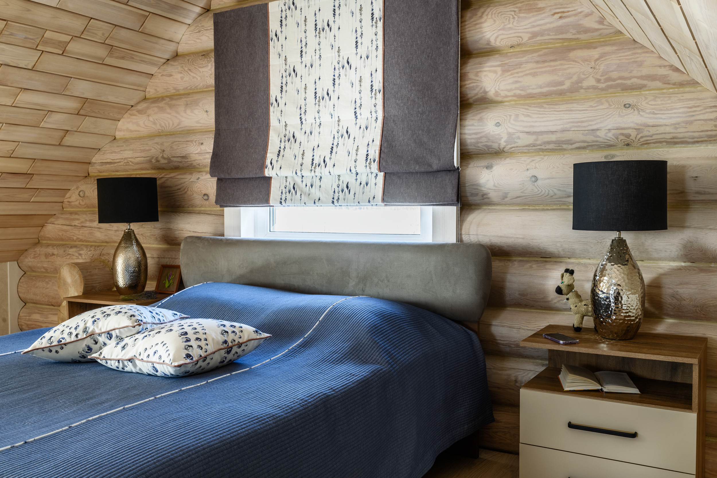 Шторы, покрывала и римские шторы в фамильном доме. Шторы на заказ в СПб. Выезд дизайнера, карнизы, жалюзи и рулонные шторы