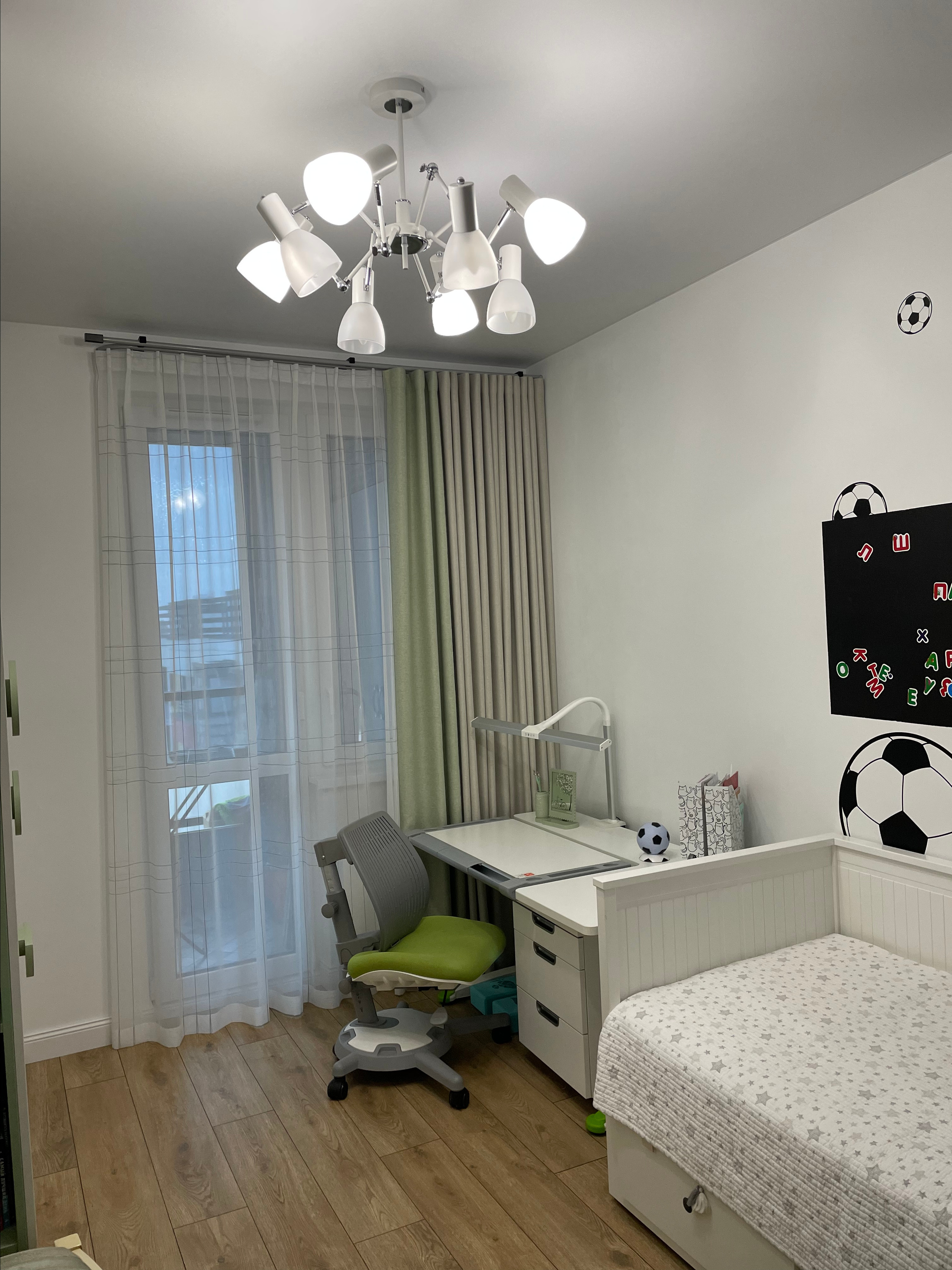 Детские шторы заказать в СПБ. Шторы на заказ в СПб. Выезд дизайнера, карнизы, жалюзи и рулонные шторы