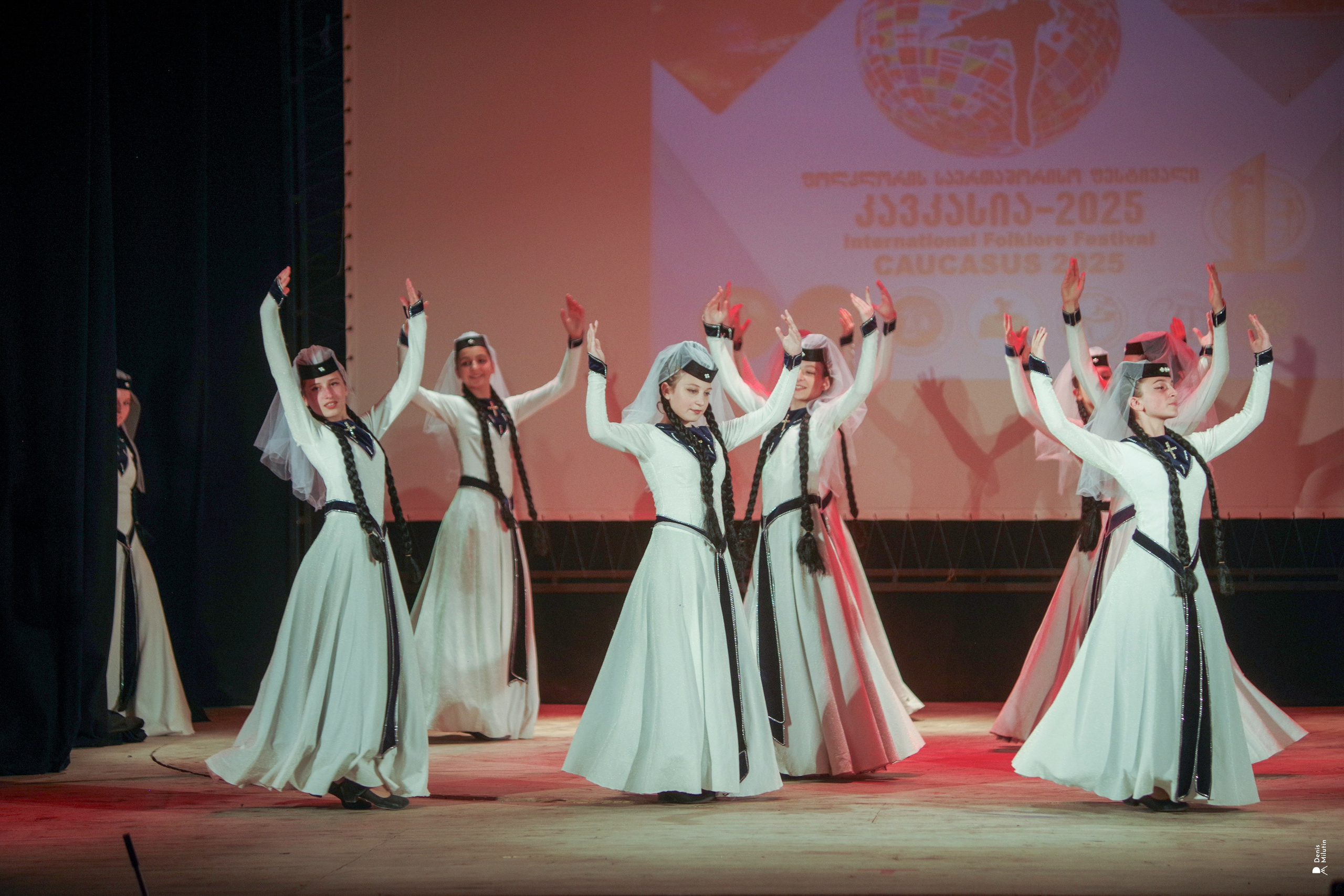 Танцы в прекрасном Они. Портретный фотограф Денис Милютин