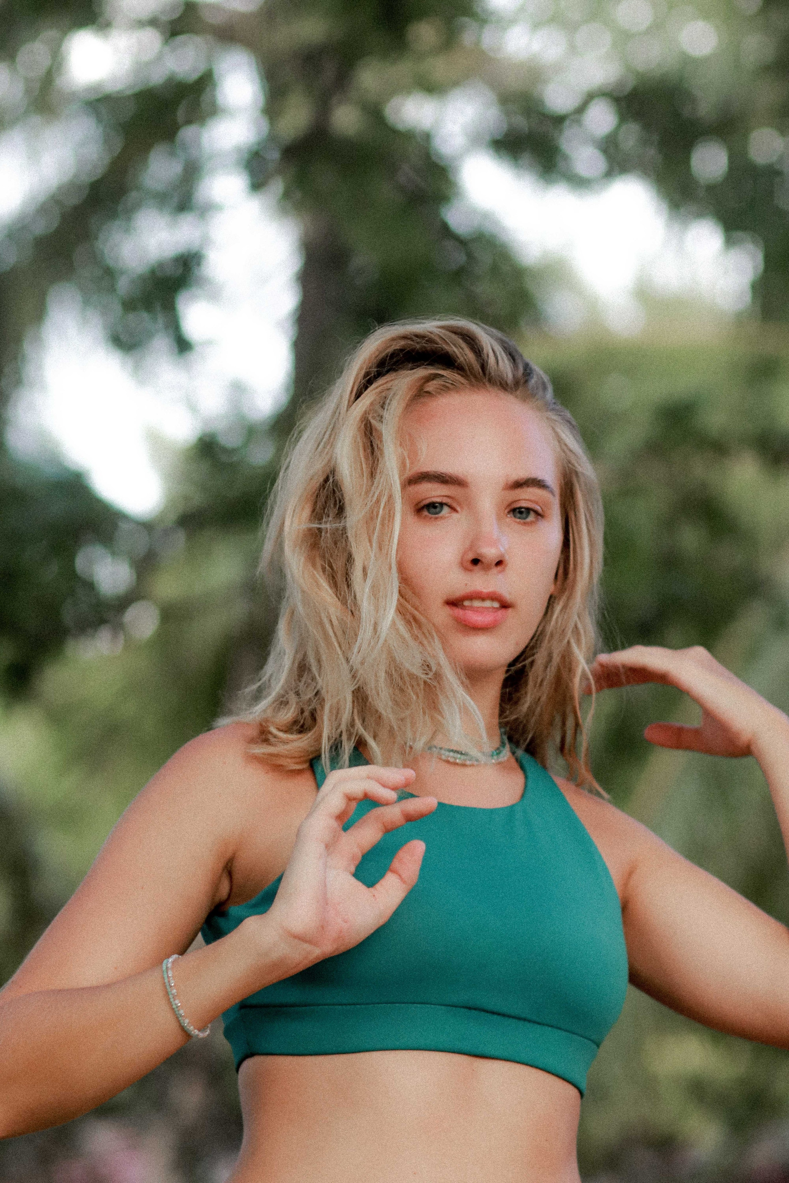 Коллекция украшения из натуральных камней. Фотограф на Шри-Ланке