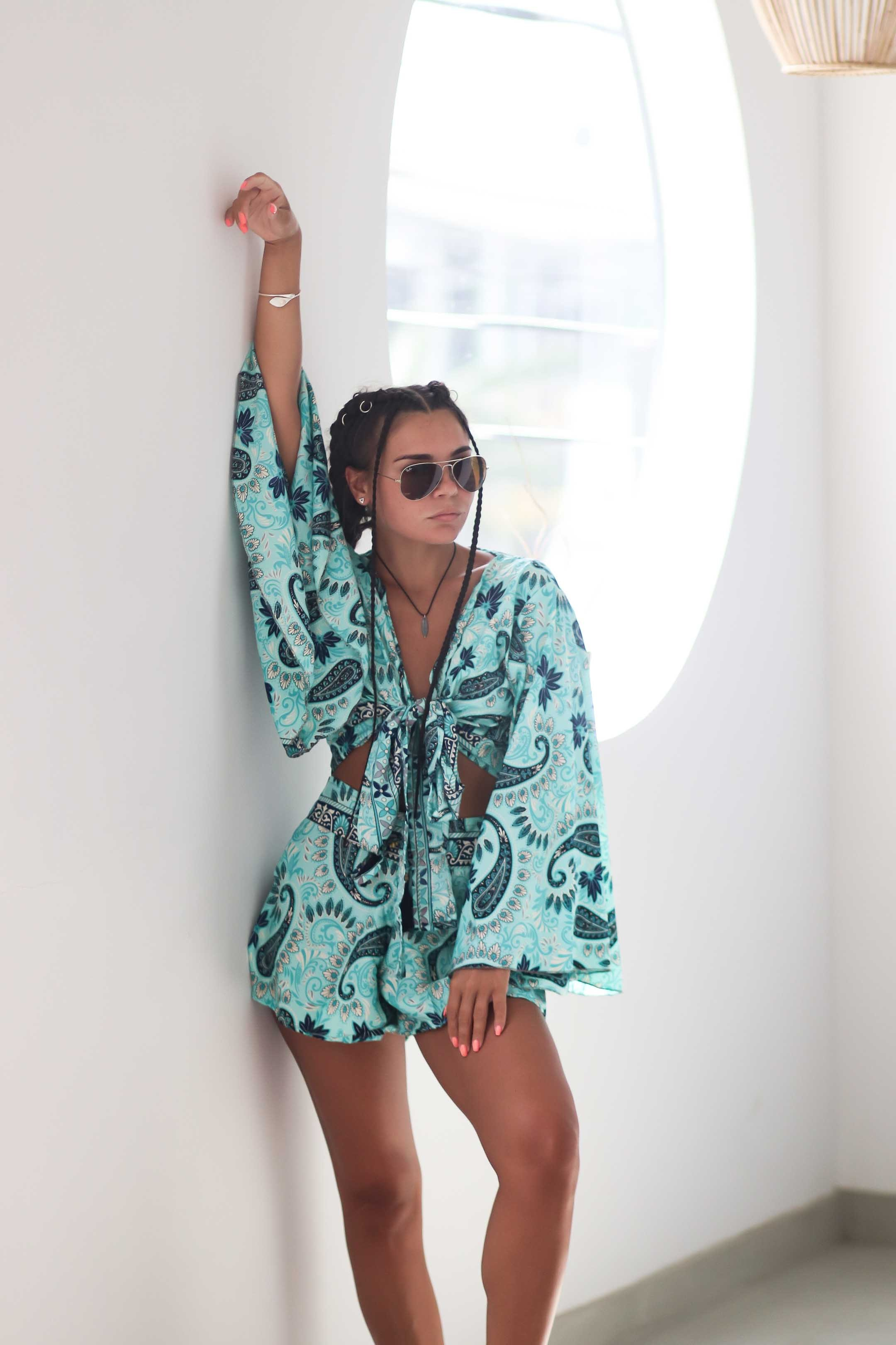 Коллекция купальников бикини. Фотограф на Шри-Ланке