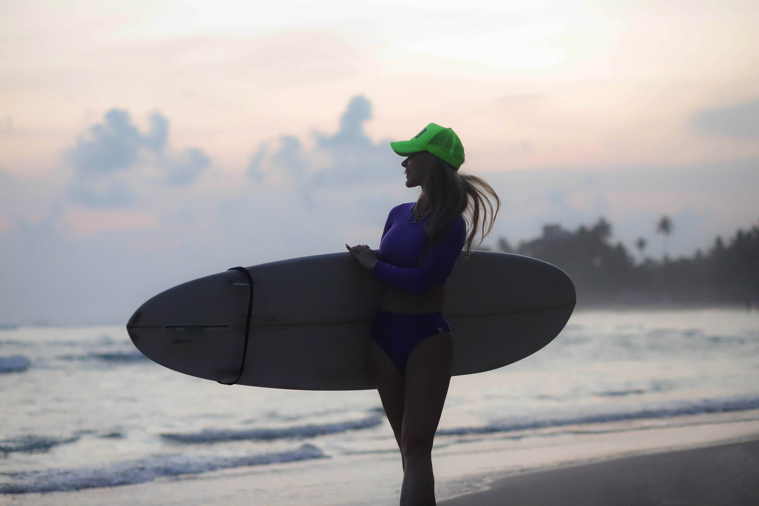 Девушка на вилле Brisa Ahangama — Стильная фотосессия в зелени и у бассейна | Шри-Ланка. Фотограф на Шри-Ланке