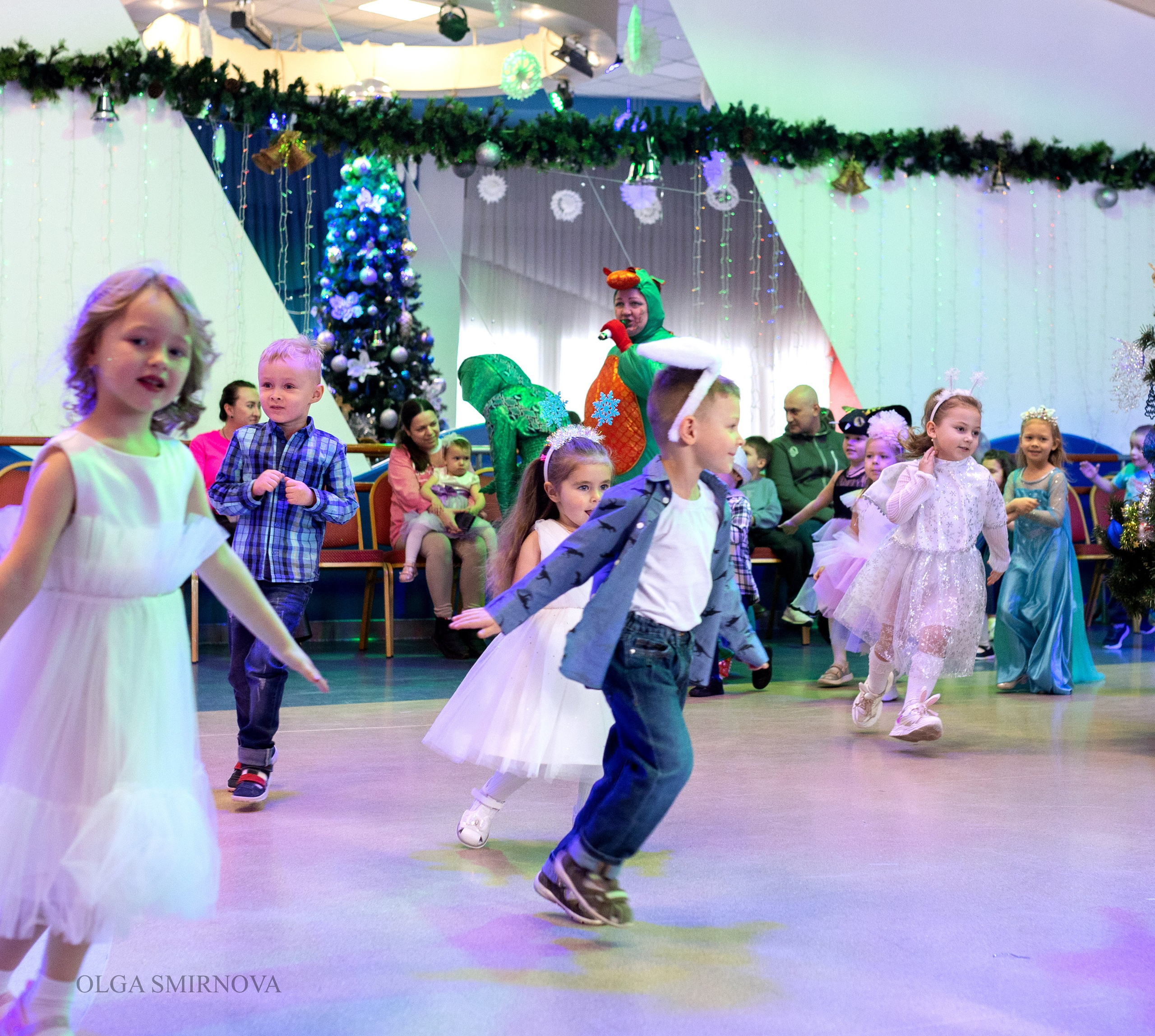 Утренник в ДОФ 04.01.25. Ольга Смирнова юрист, фотограф