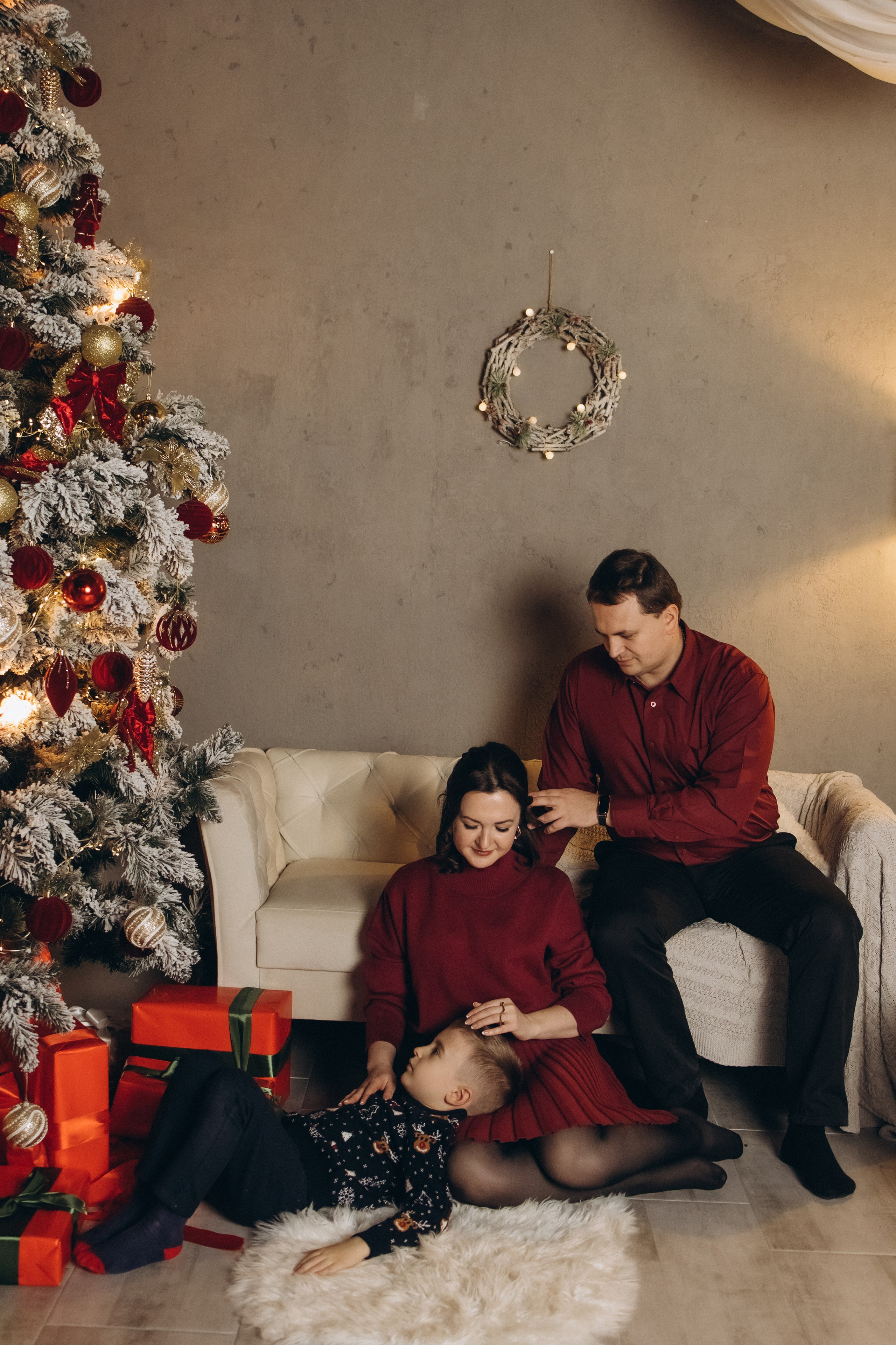 Новогодняя семейная студийная фотосъемка (29.12.2024)г.Обнинск (Калужская обл.). Надежда Стар семейный и церковный фотограф в Жукове и Калужской области