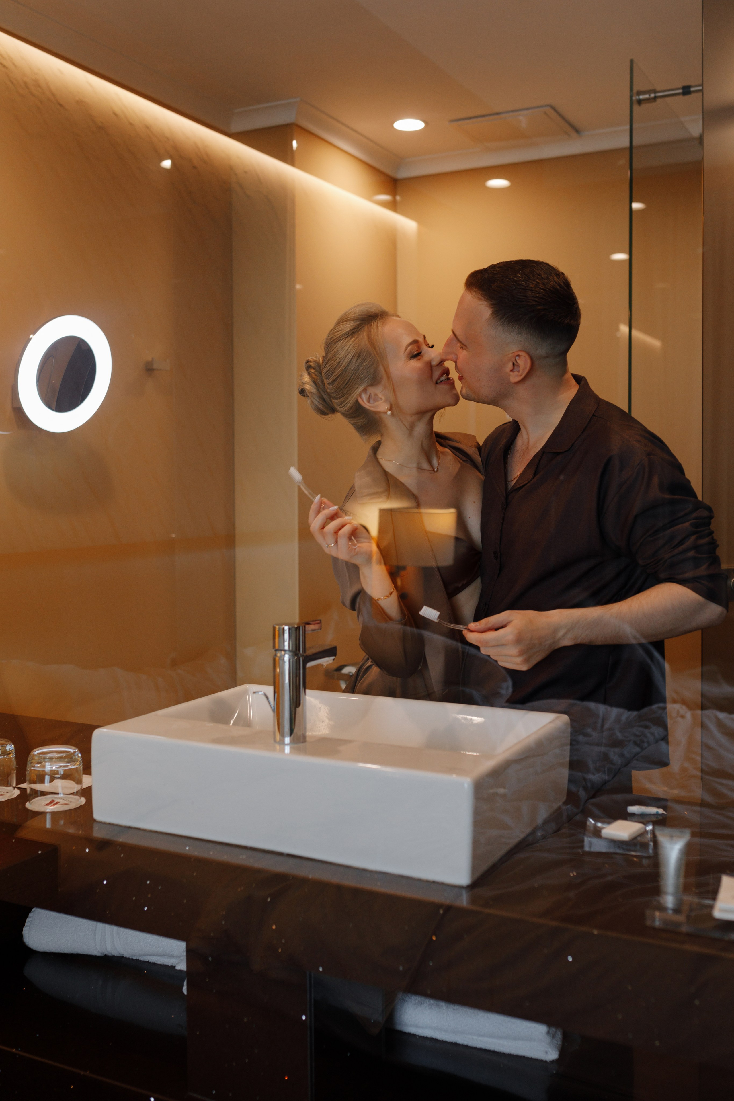 Апрельская история. Главная